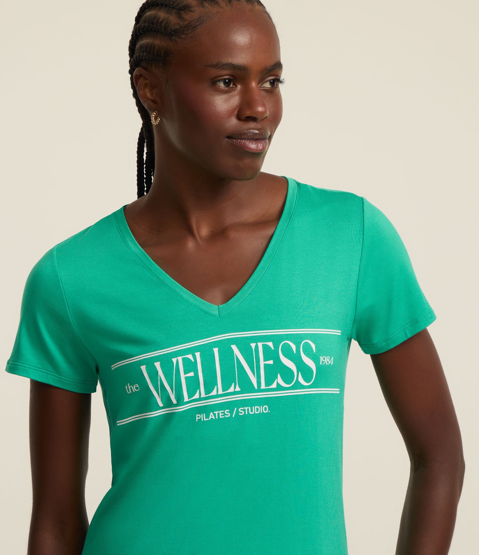 Camiseta Esportiva Em Microfibra Com Estampa Wellness E Decote V Verde 4