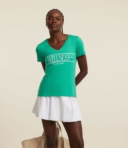 Camiseta Esportiva Em Microfibra Com Estampa Wellness E Decote V