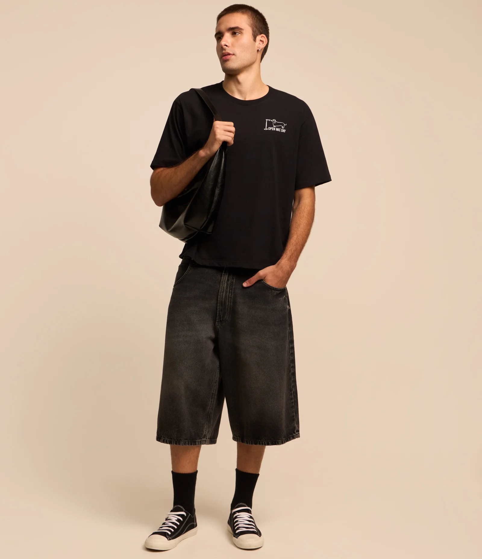 Camiseta Boxy em Algodão com Estampa Banda de Cachorros Preto 2