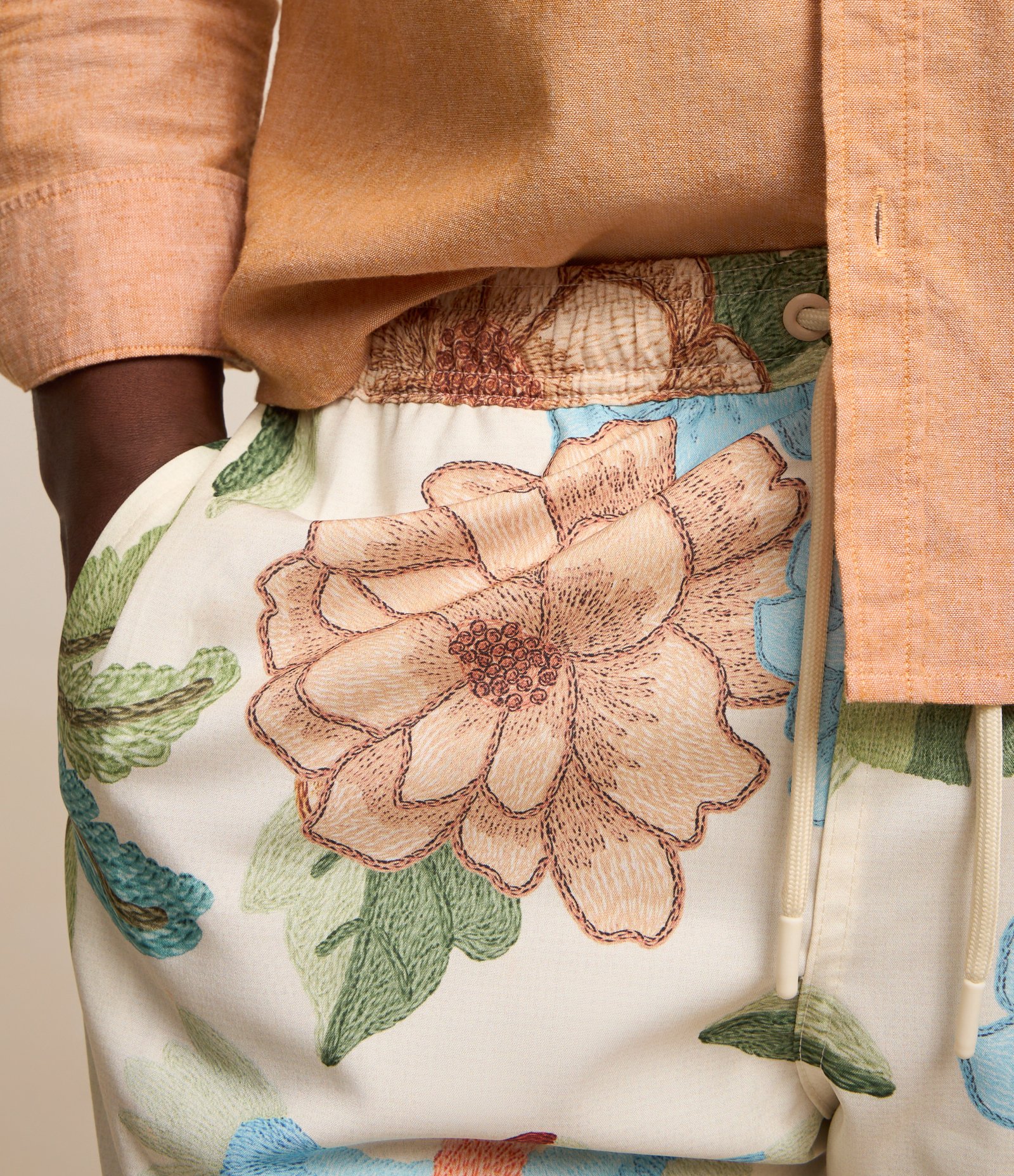 Bermuda em Microfibra com Estampa Floral Multicores 4