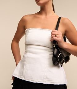 Blusa Tomara que Caia em Jeans com Decote e Barra Desfeitos