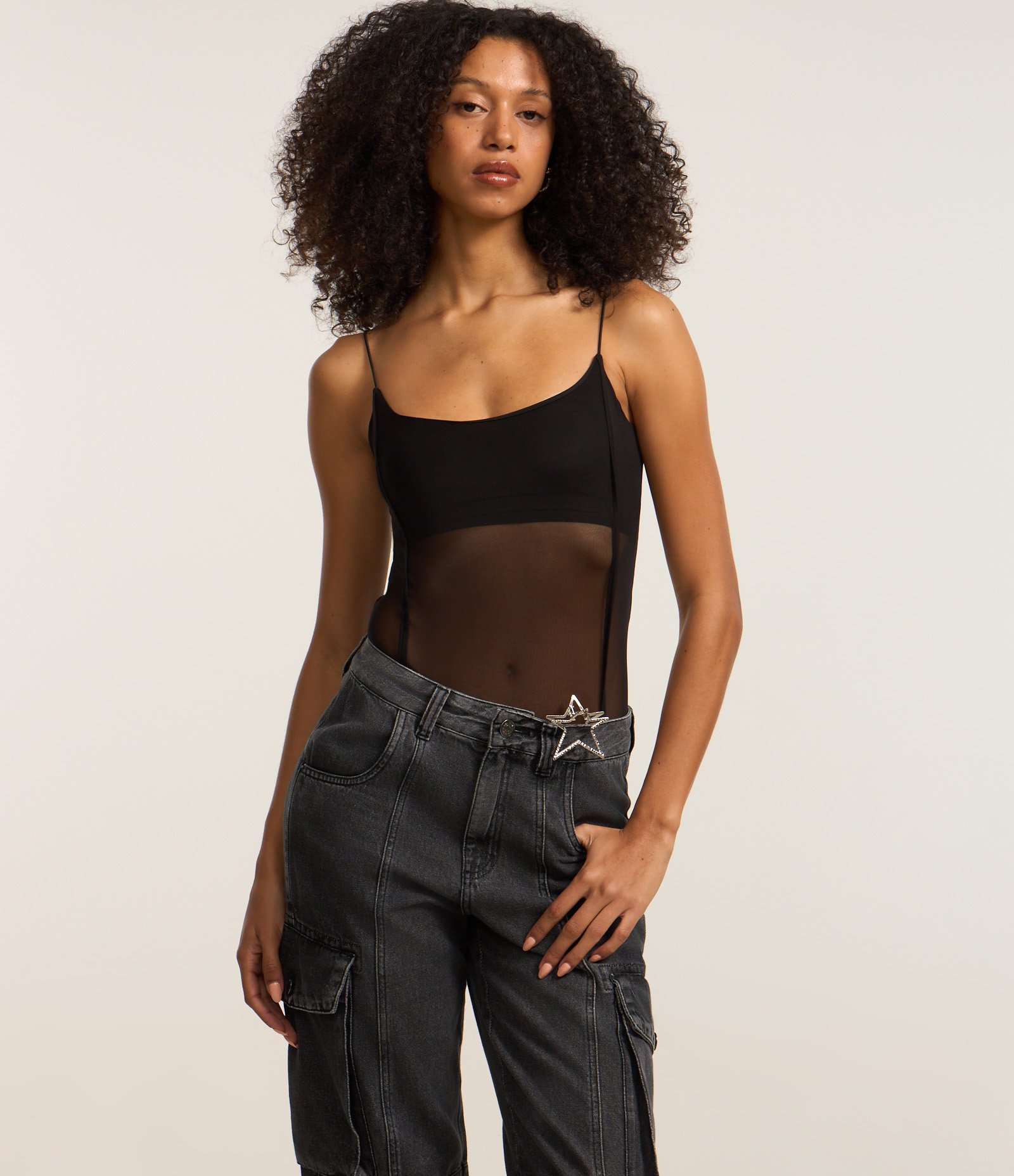 Calça Reta em Jeans com Bolsos Cargo e Friso Frontal Preto 5