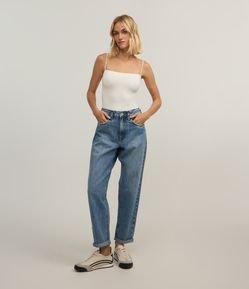 Calça Mom em Jeans com Lavagem
