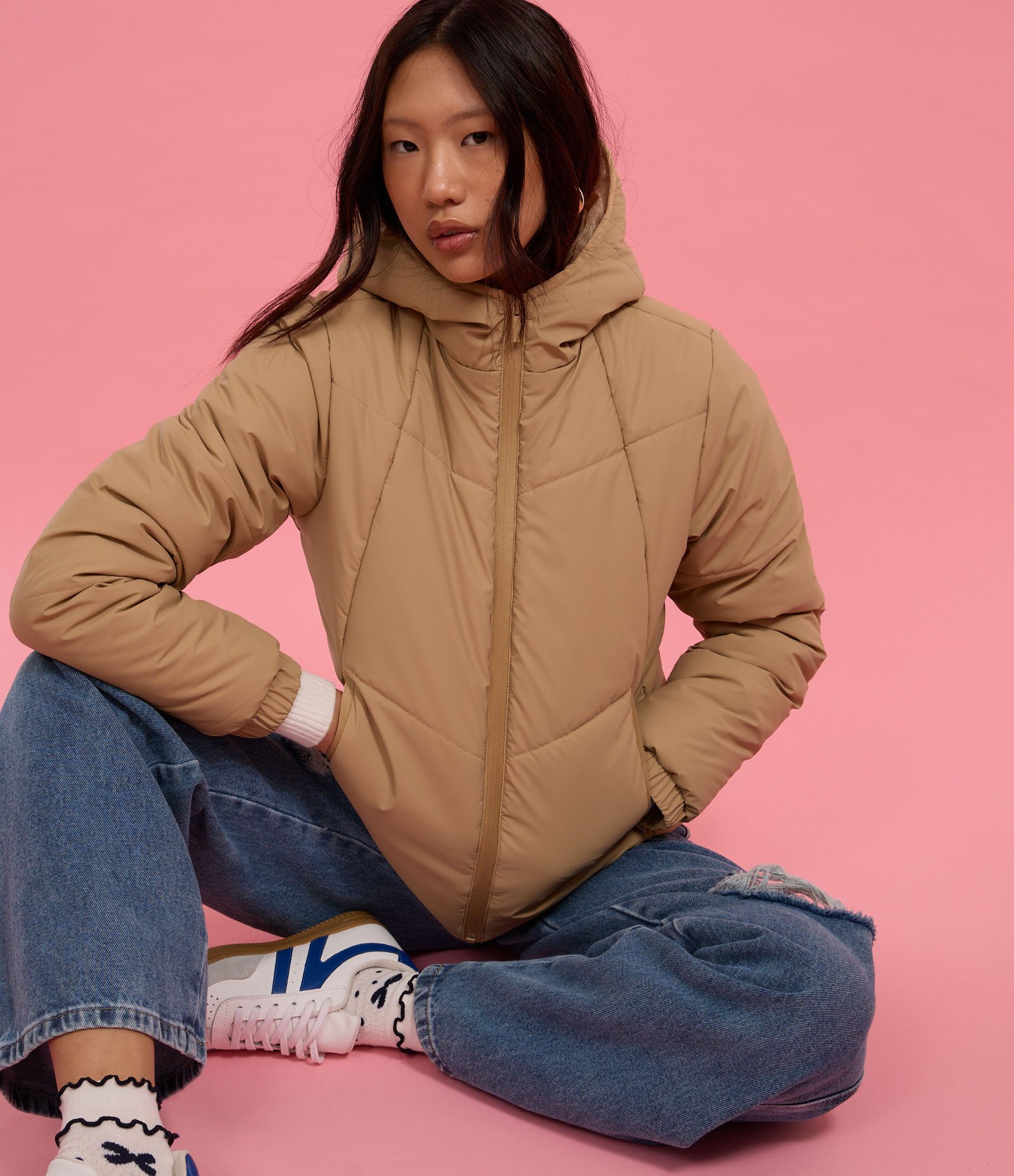 Jaqueta Ultra Leve com Capuz e Bolso de Zíper Bege 7