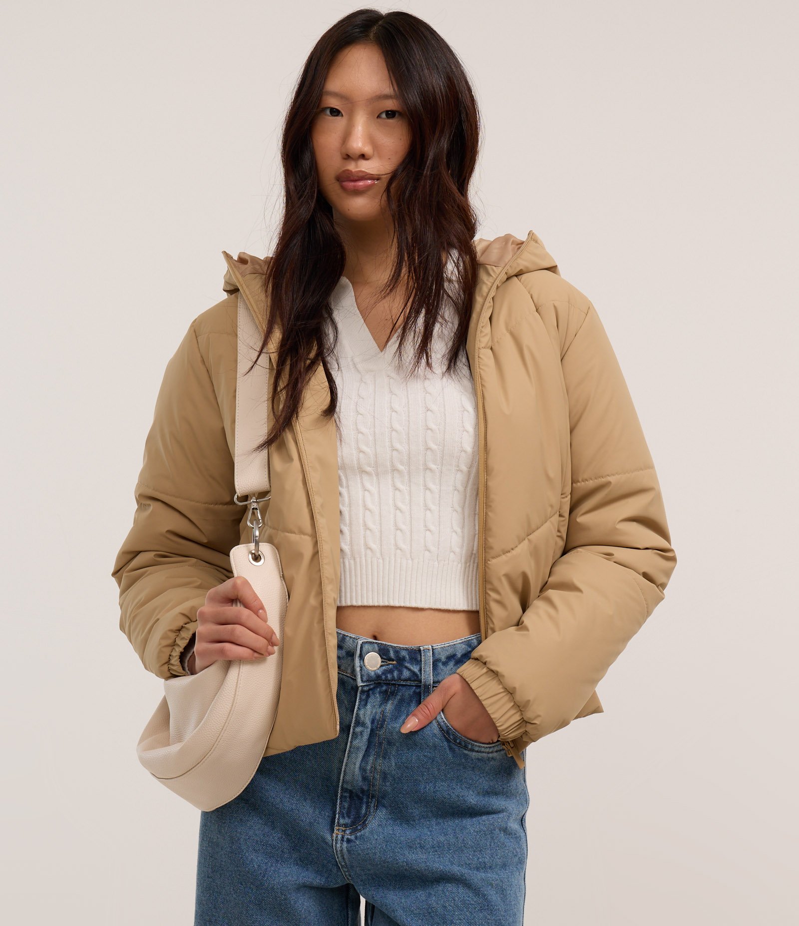 Jaqueta Ultra Leve com Capuz e Bolso de Zíper Bege 3