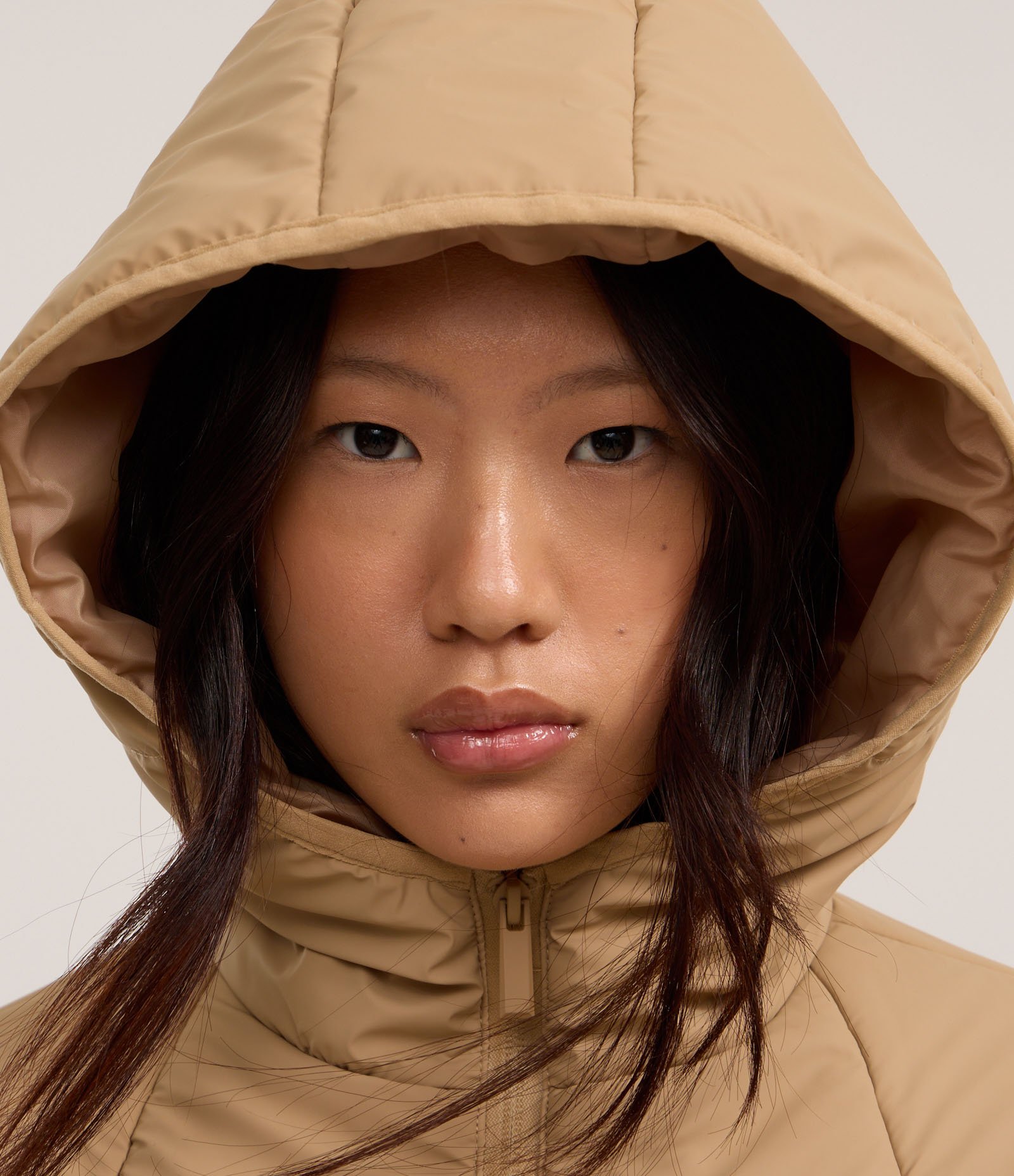 Jaqueta Ultra Leve com Capuz e Bolso de Zíper Bege 5