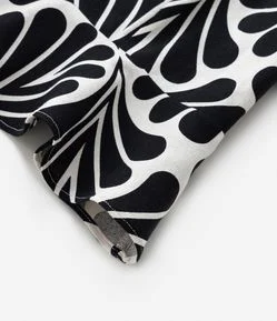 Blusa Viscolinho Estampa Abstrata Curve & Plus Size