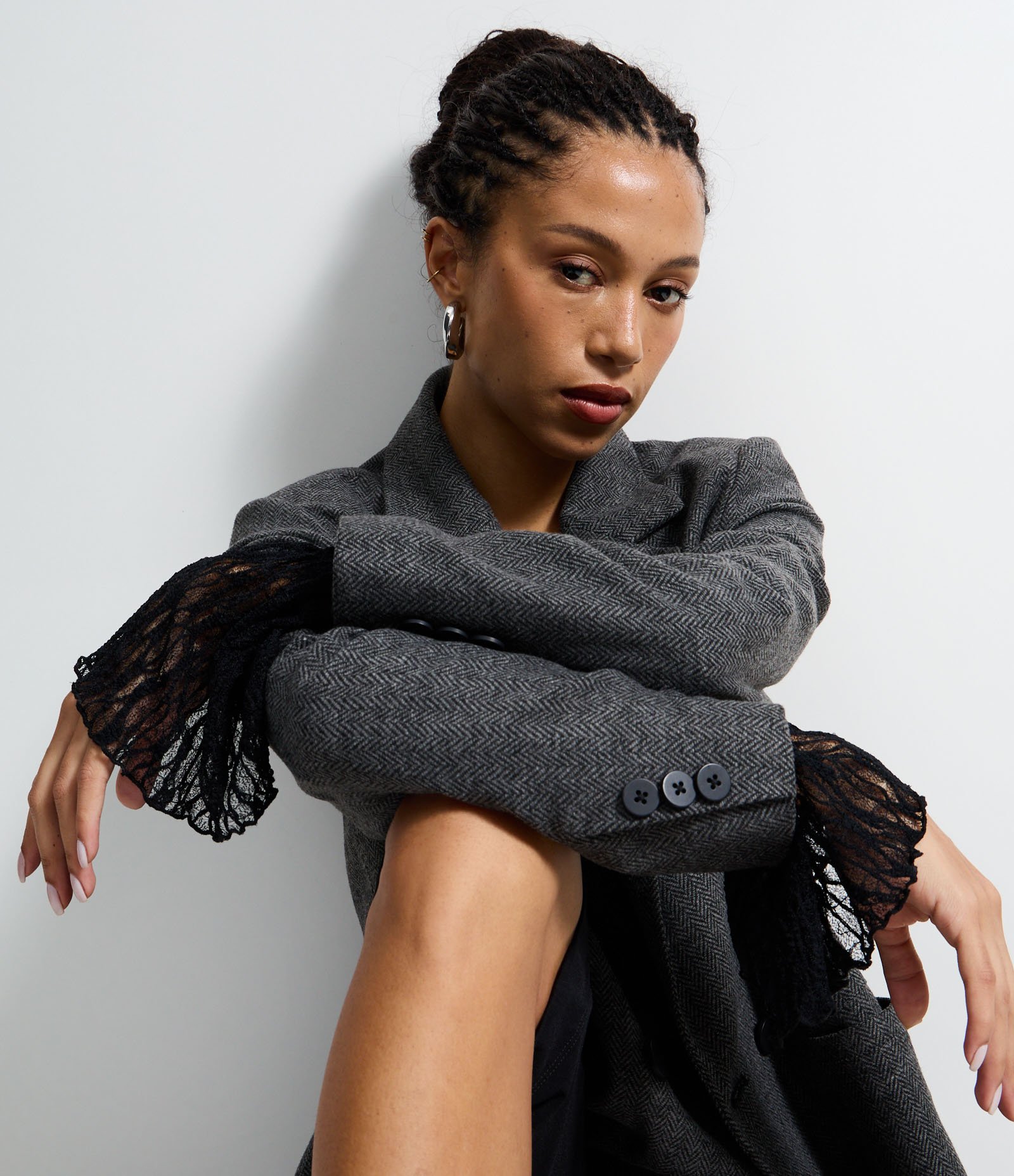 Blazer Alongado em Polivelour Xadrez com Botões Cinza 4