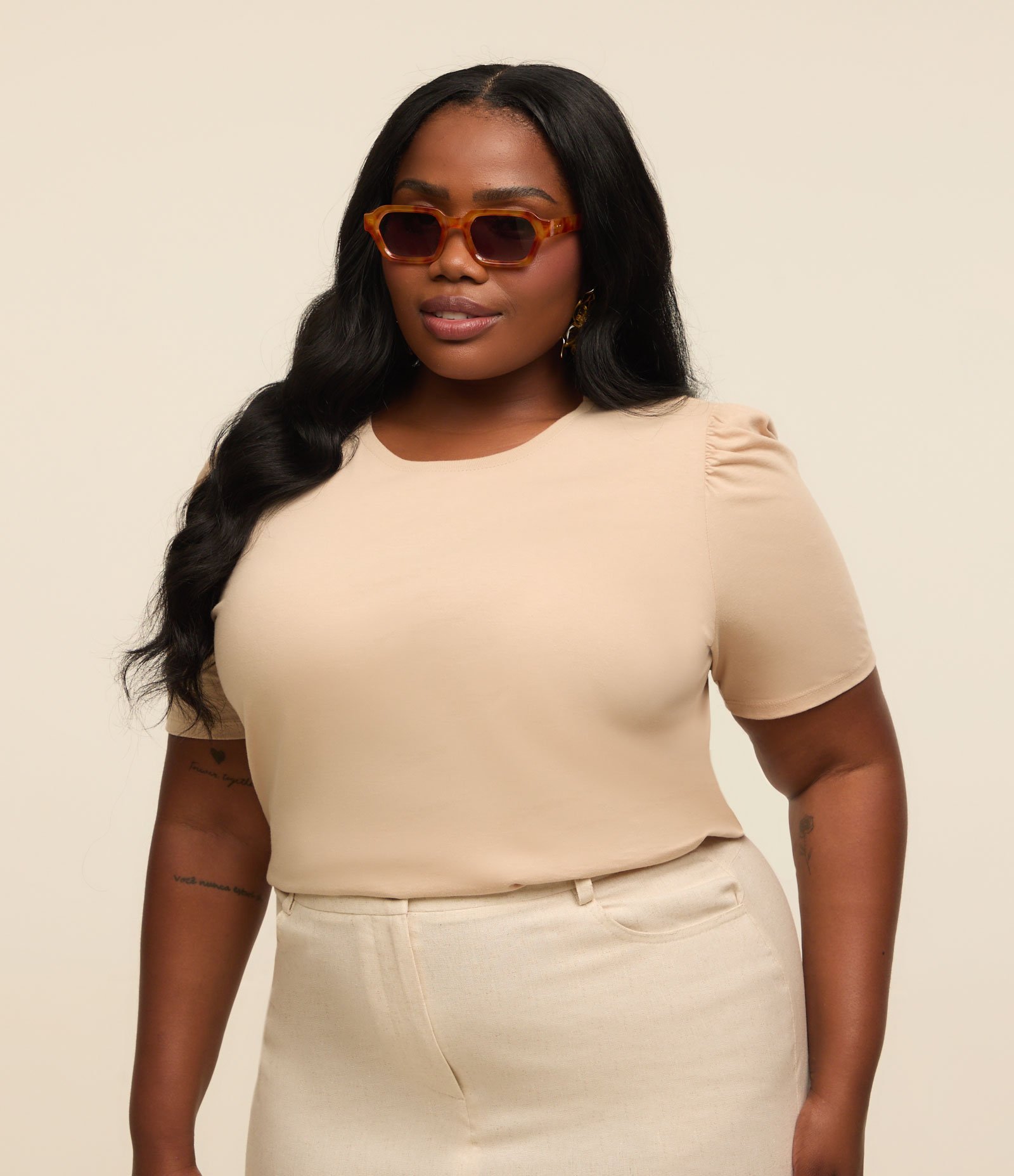 Blusa em Algodão com Manga Curta Bufante Curve & Plus Size Bege 1