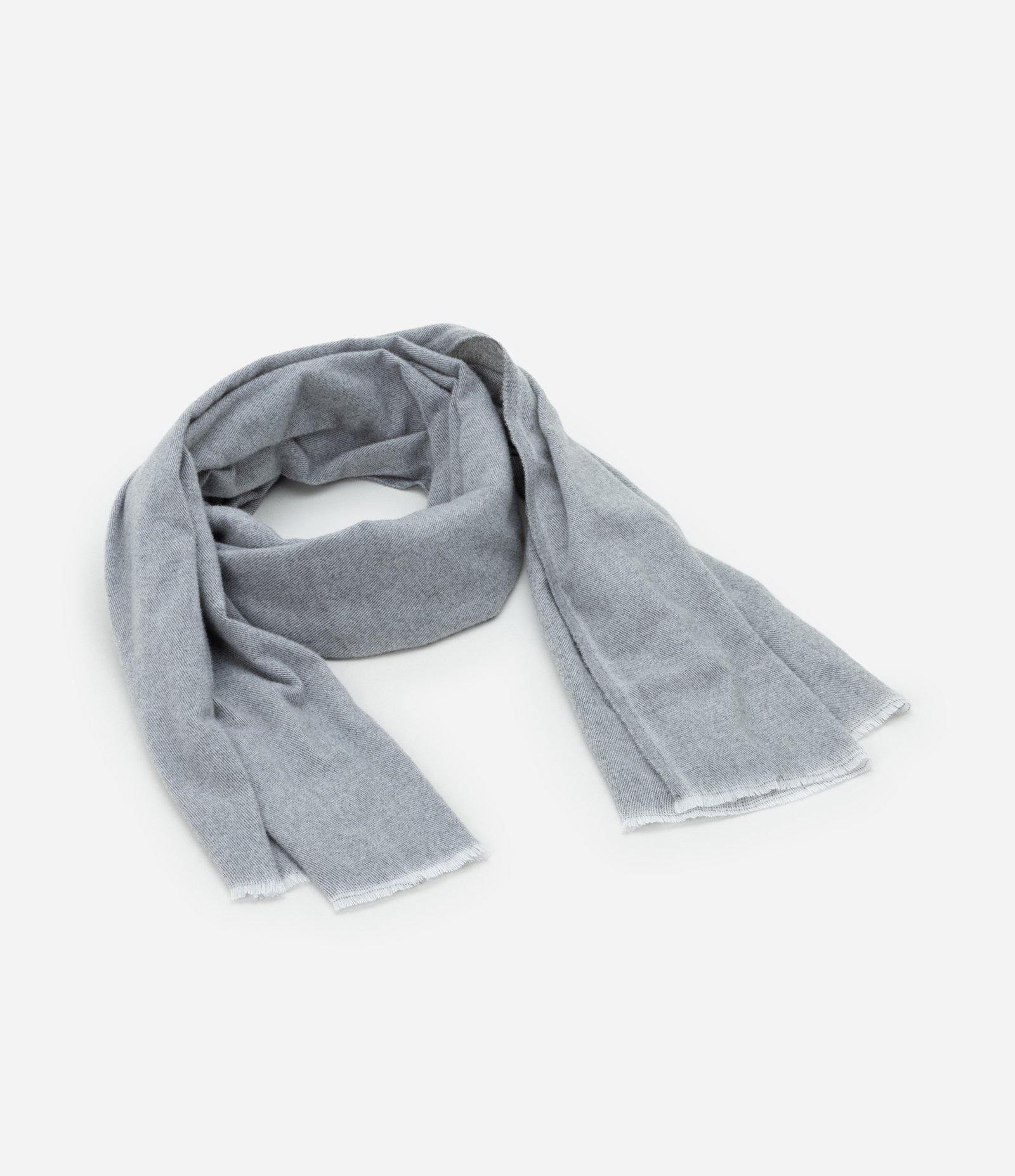 Cachecol em Flanela com Barra Desfiada Cinza 1