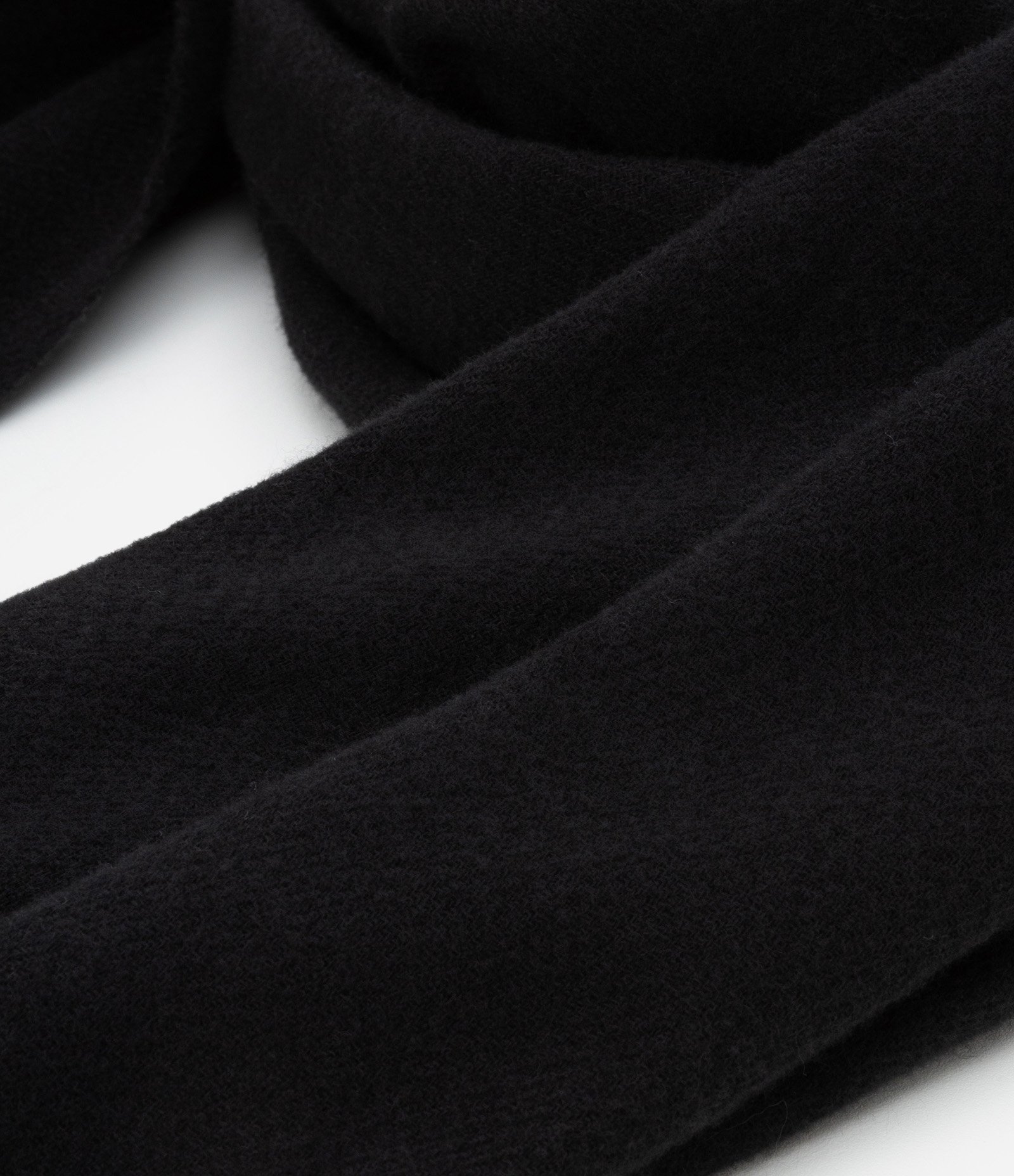 Lenço em Flanela com Mini Franjas Preto 3