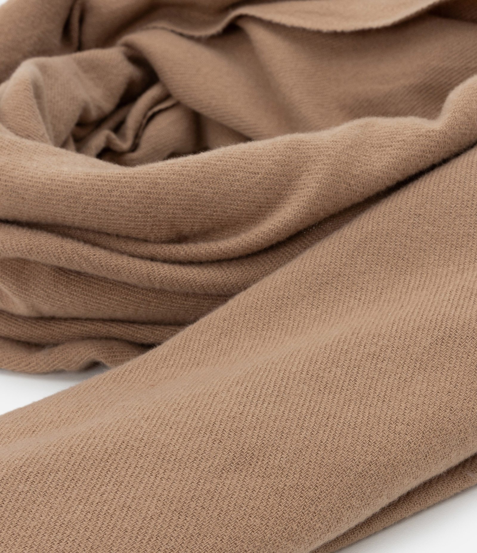 Cachecol em Flanela com Barra Desfiada Marrom 3