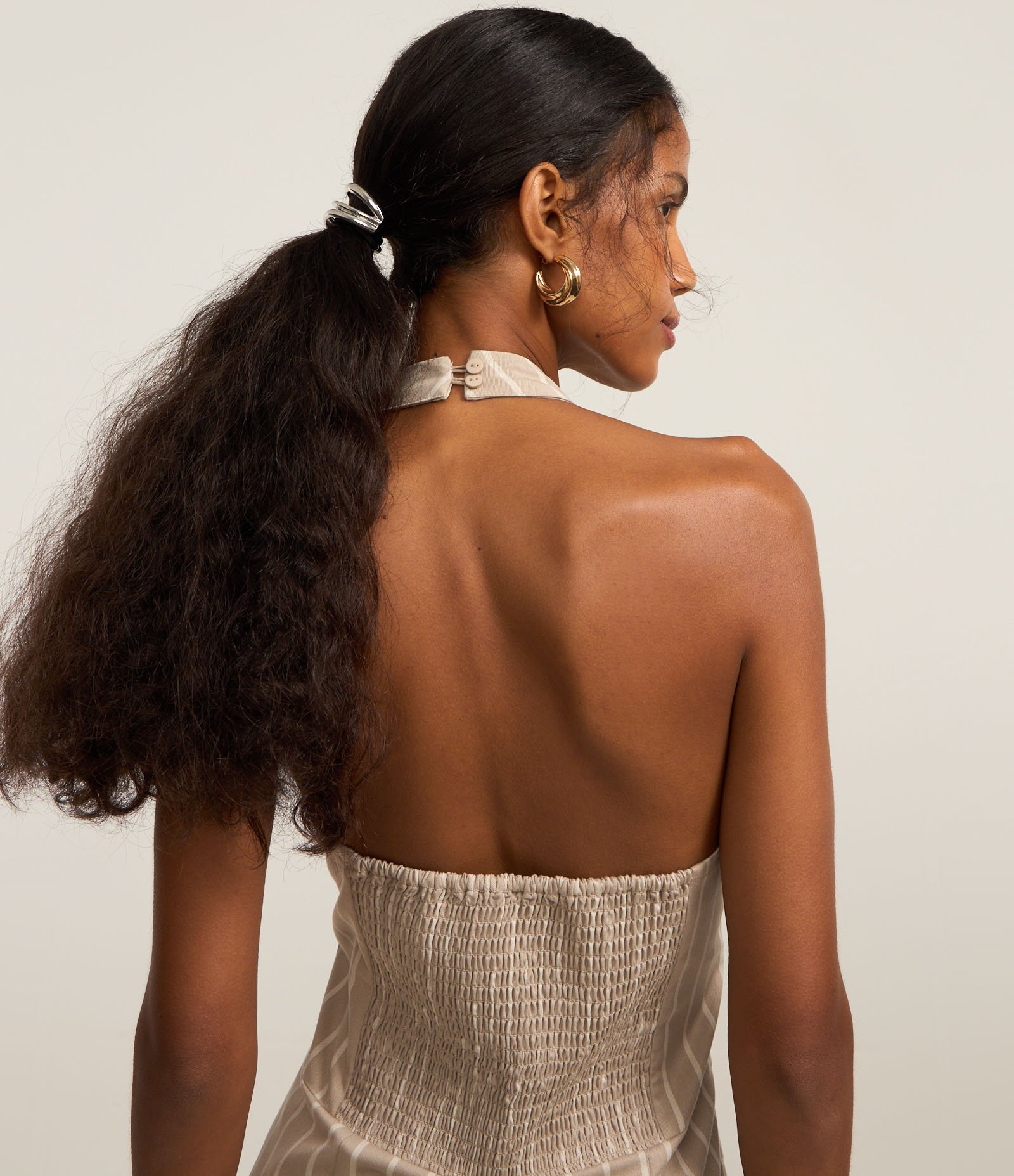 Macaquinho Short Saia em Alfaiataria com Listras e Franzido Bege 3