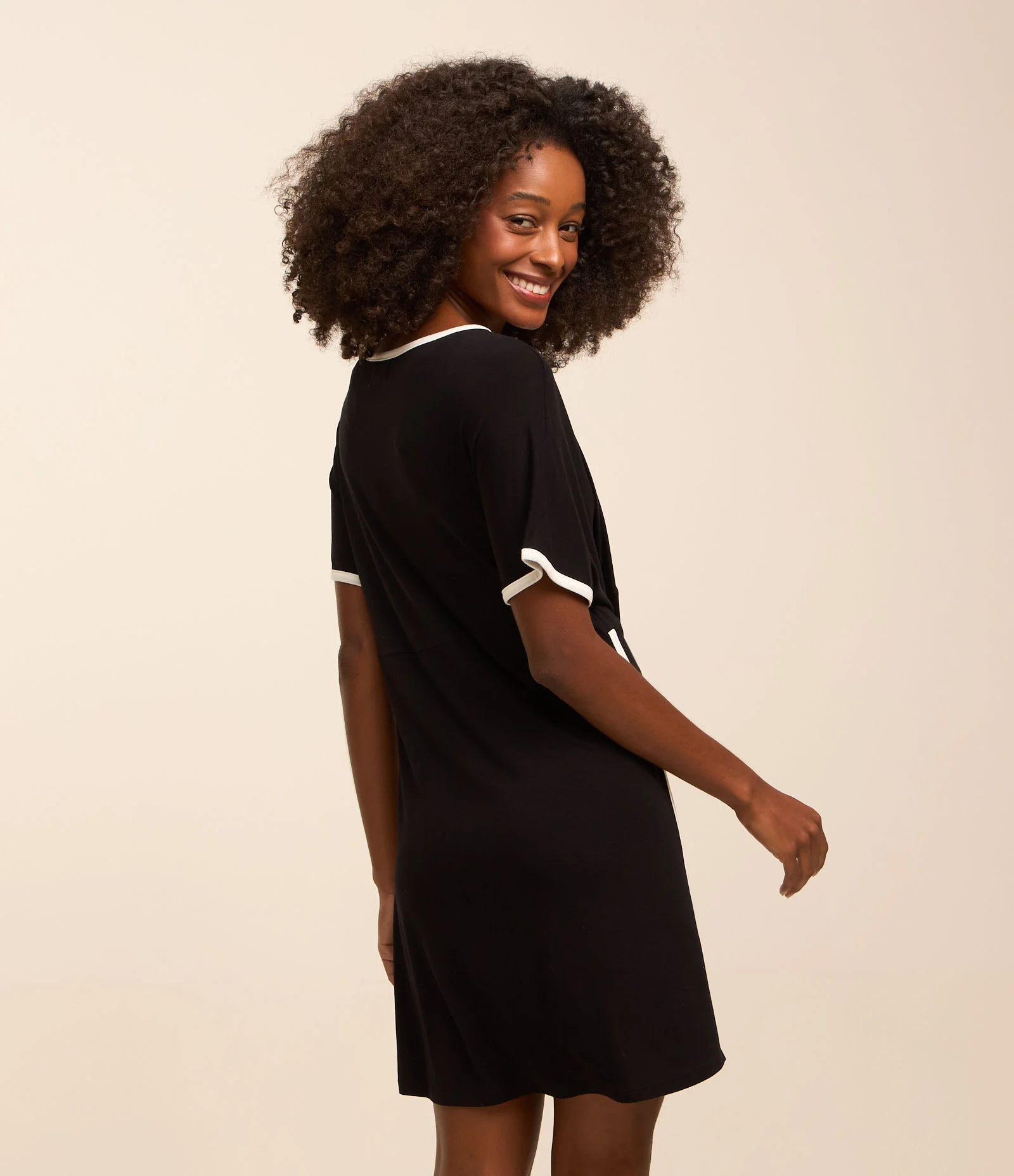 Camisola em Viscose com Detalhe Contrastante Preto 2