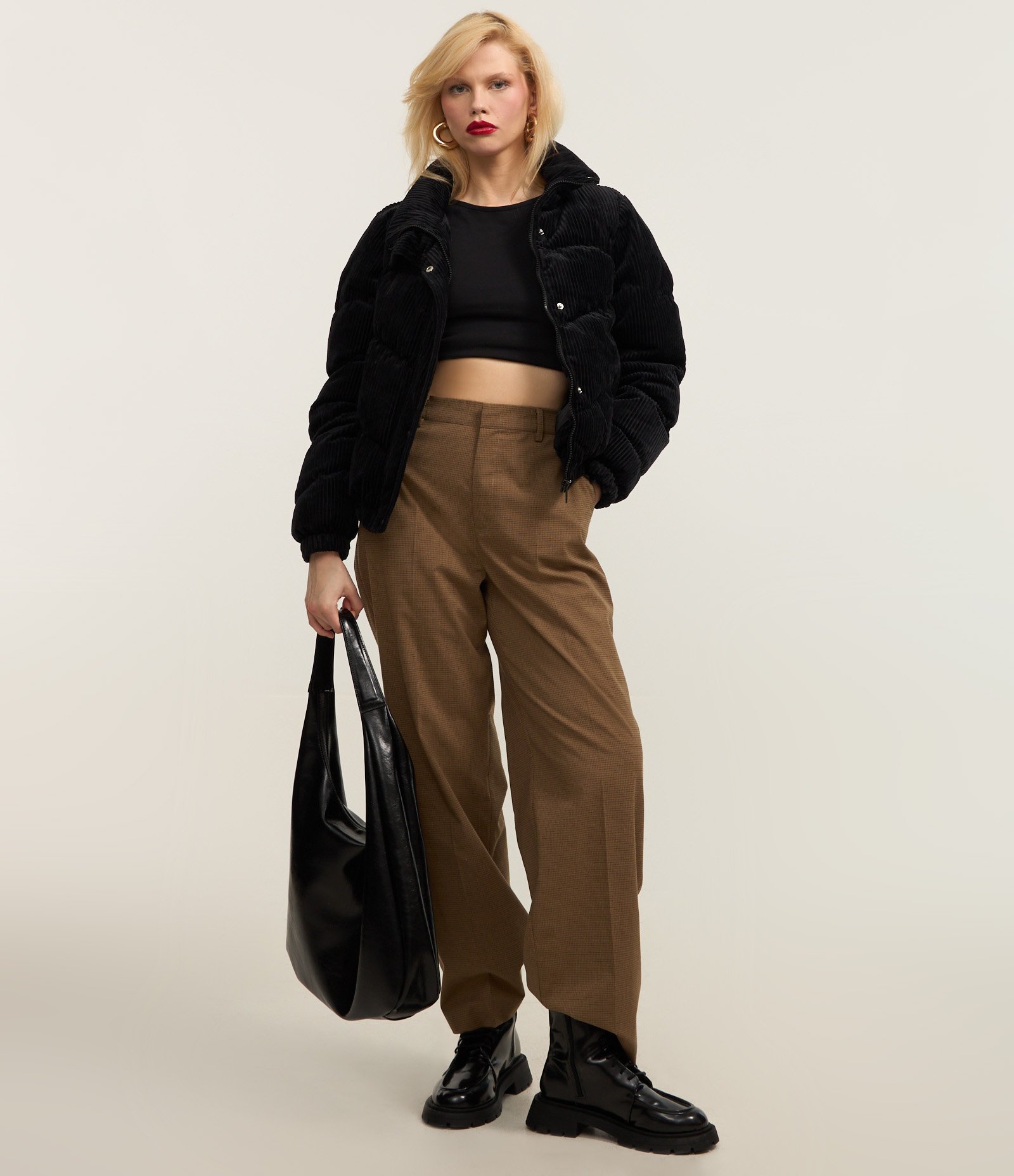 Jaqueat Puffer em Veludo Cotelê com Gola Alta Preto 2