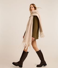 Cachecol em Fleece com Franjas e Textura Felpuda
