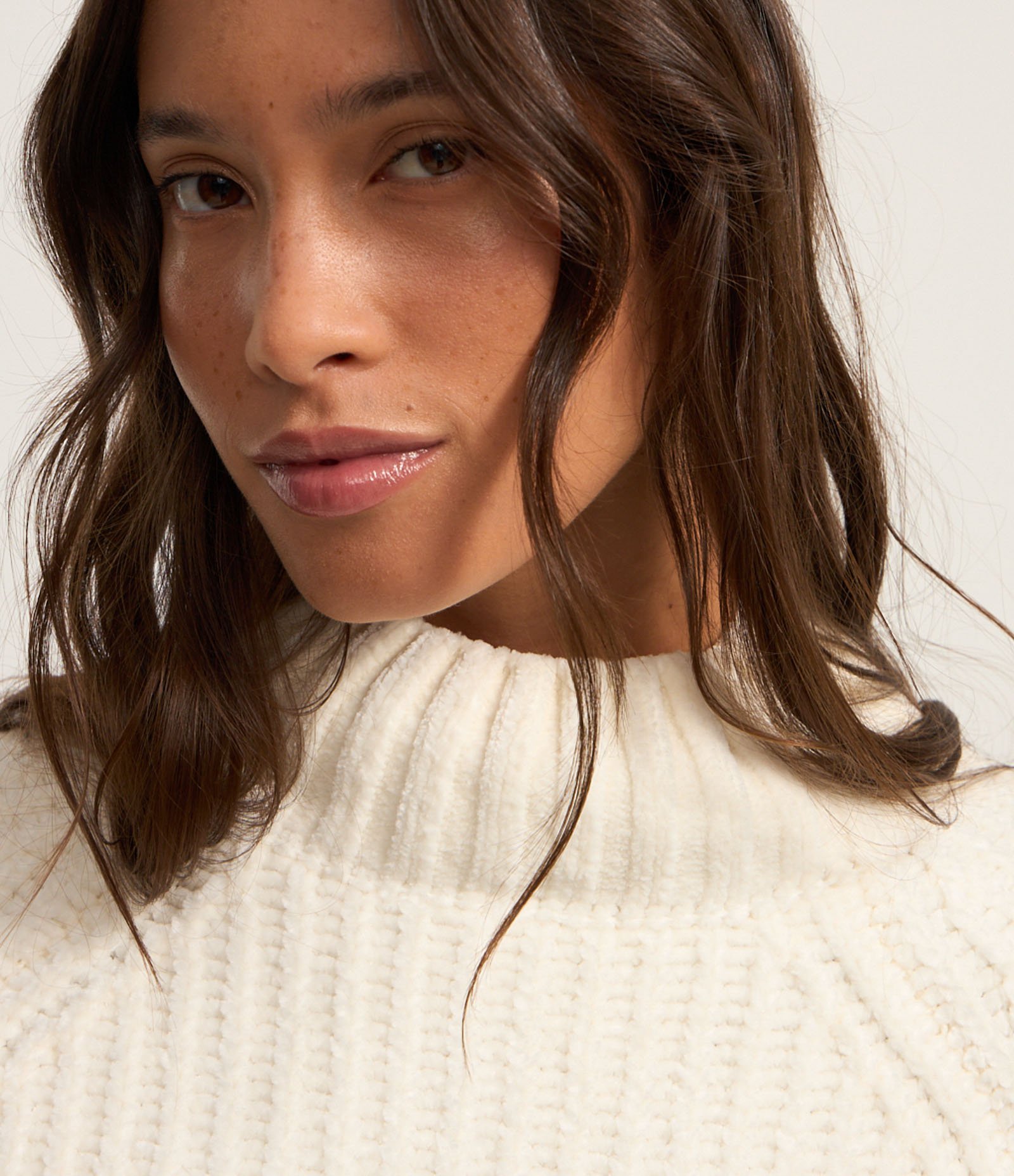 Blusão em Chenille com Gola Alta Branco 3