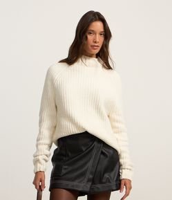 Blusão em Chenille com Gola Alta