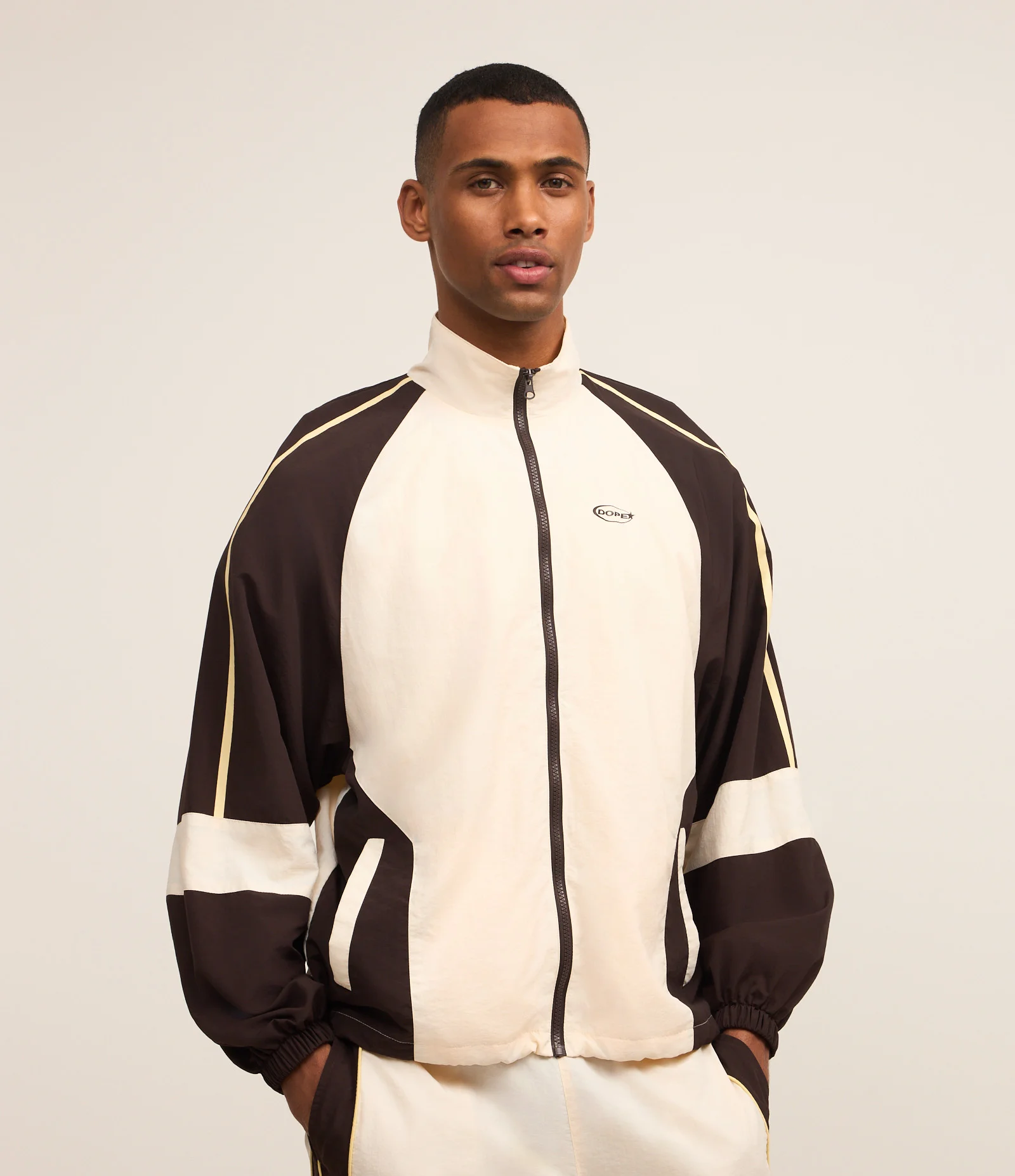 Jaqueta Esportiva em Poliamida com Bloco de Cores Bege/Preto/Marrom 1