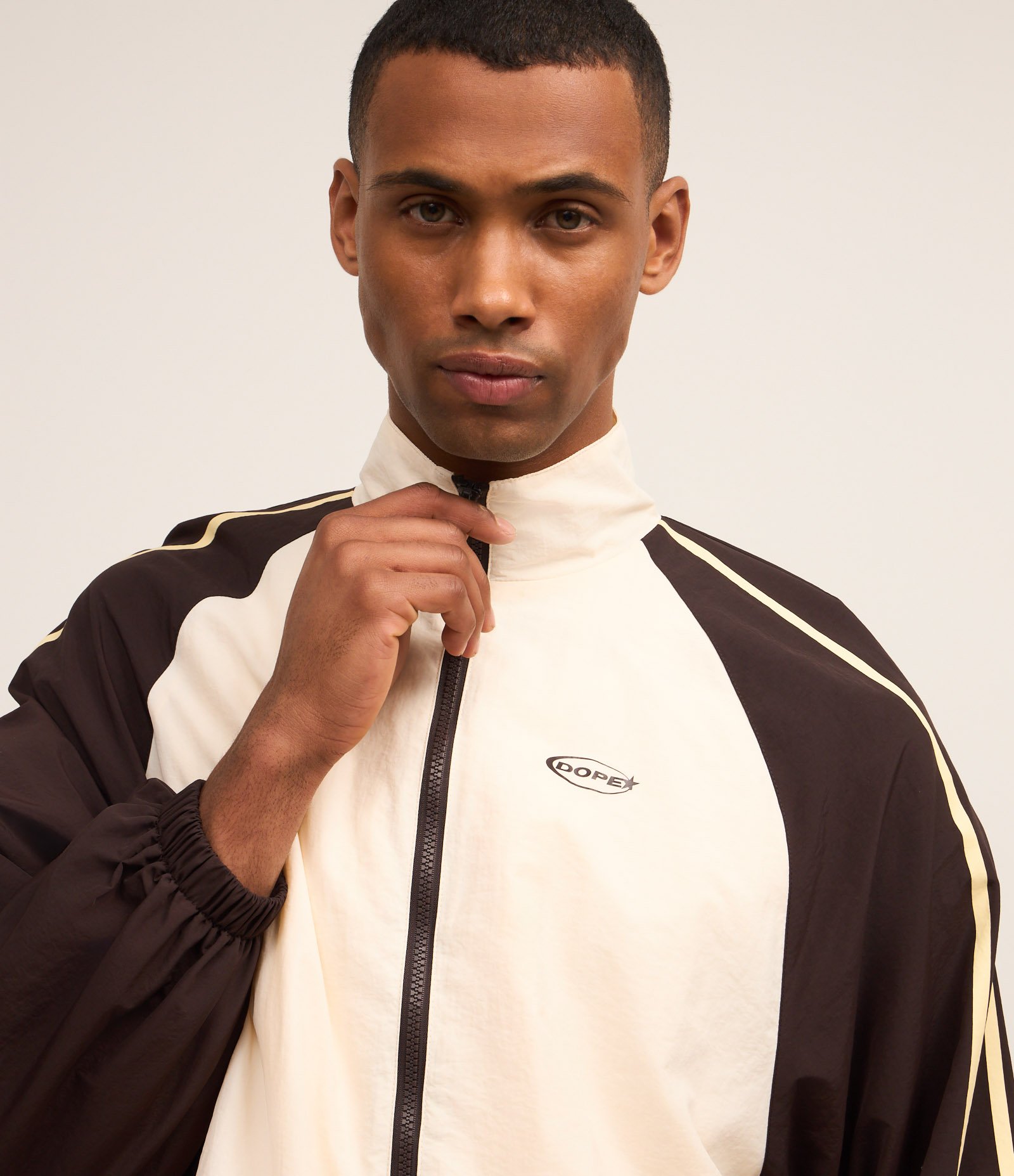 Jaqueta Esportiva em Poliamida com Bloco de Cores Bege/Preto/Marrom 3