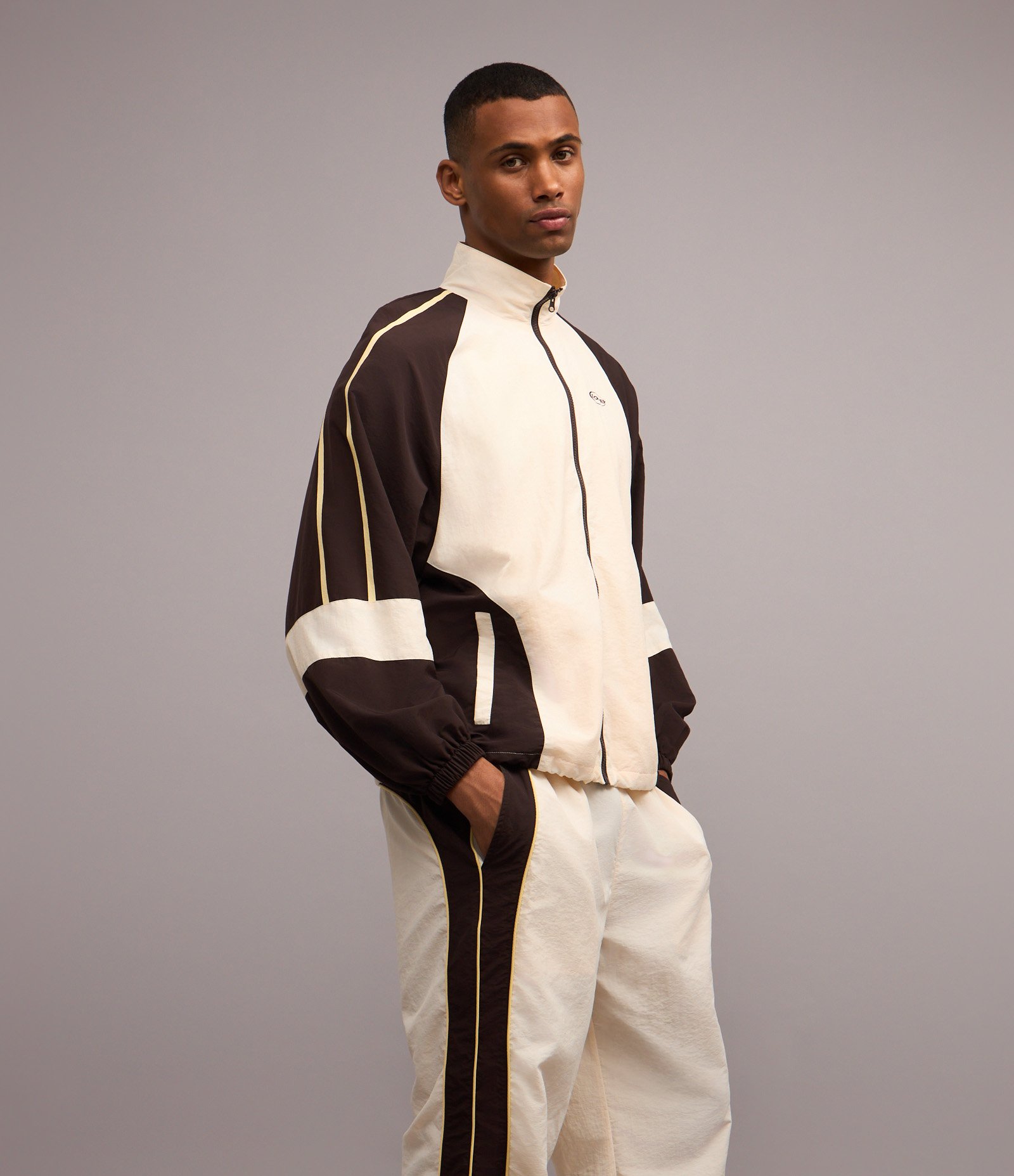 Jaqueta Esportiva em Poliamida com Bloco de Cores Bege/Preto/Marrom 4