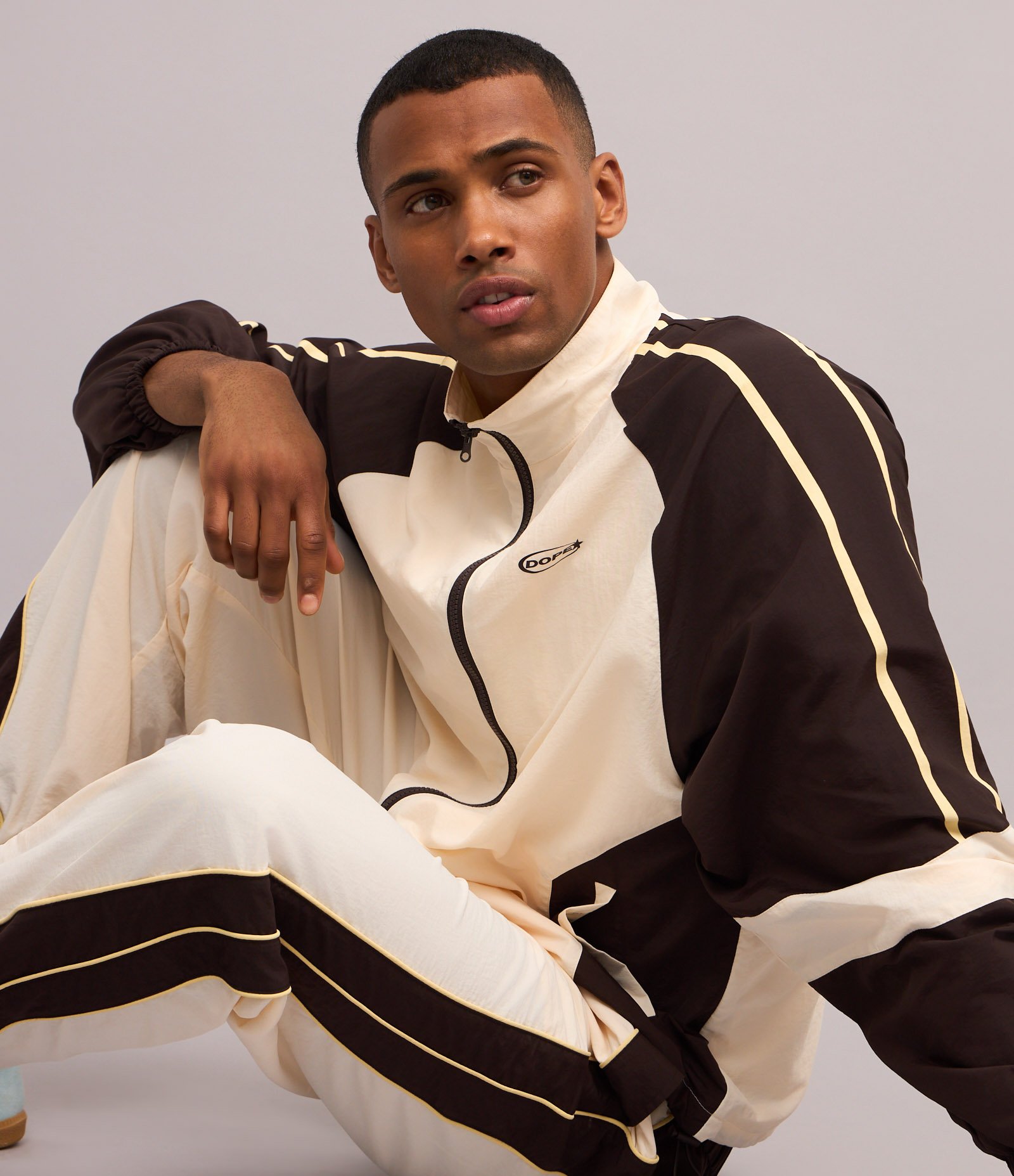 Jaqueta Esportiva em Poliamida com Bloco de Cores Bege/Preto/Marrom 7