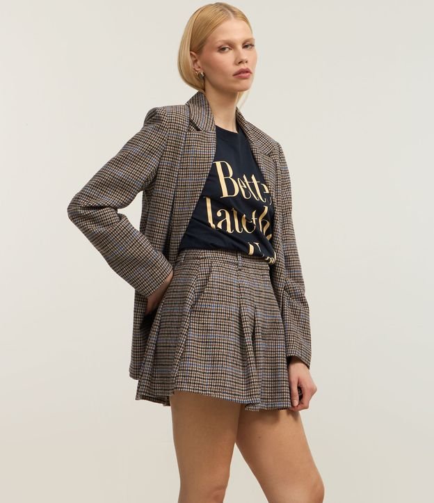 Short Saia Plissada com Polivelour e Estampa Xadrez