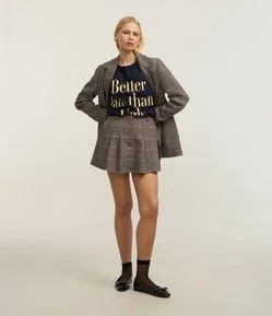 Short Saia Plissada com Viscose e Estampa Xadrez