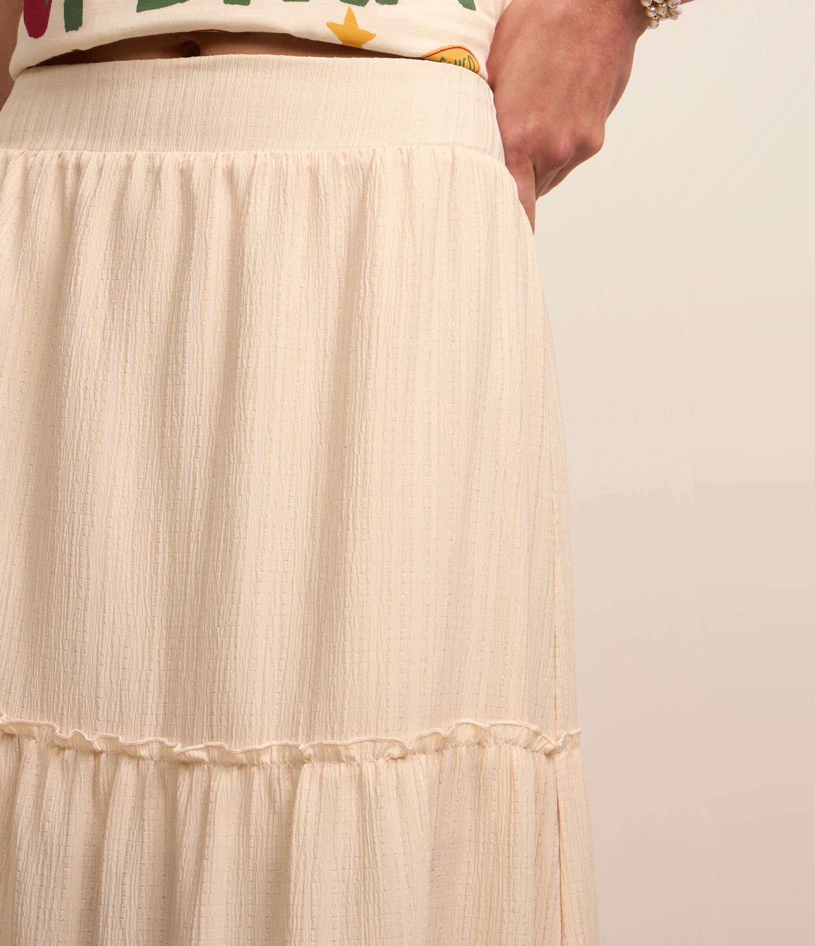 Saia Evasê Texturizada com Babado Bege 4