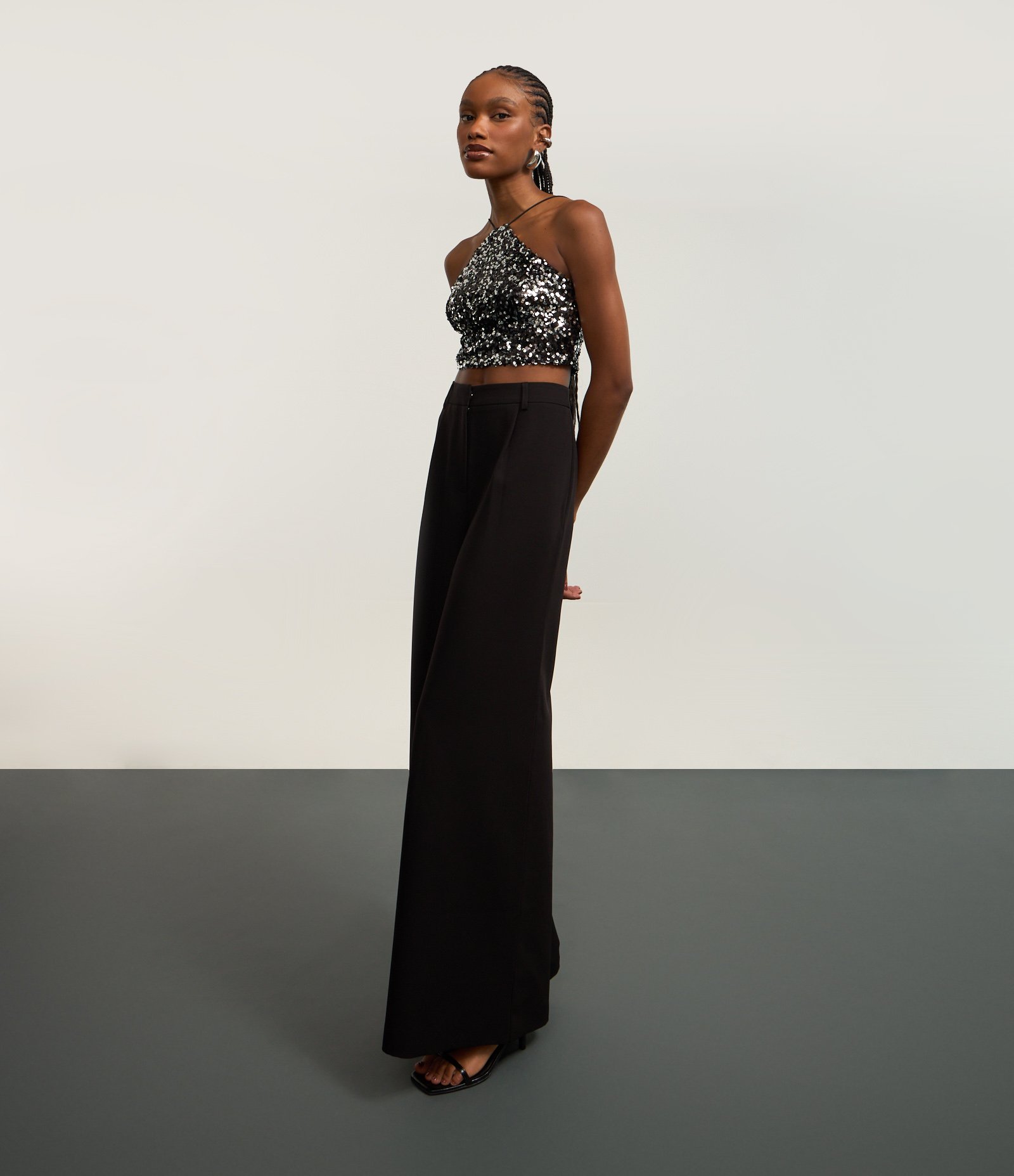 Calça Pantalona em Crepe com Passantes no Cós Preto 5