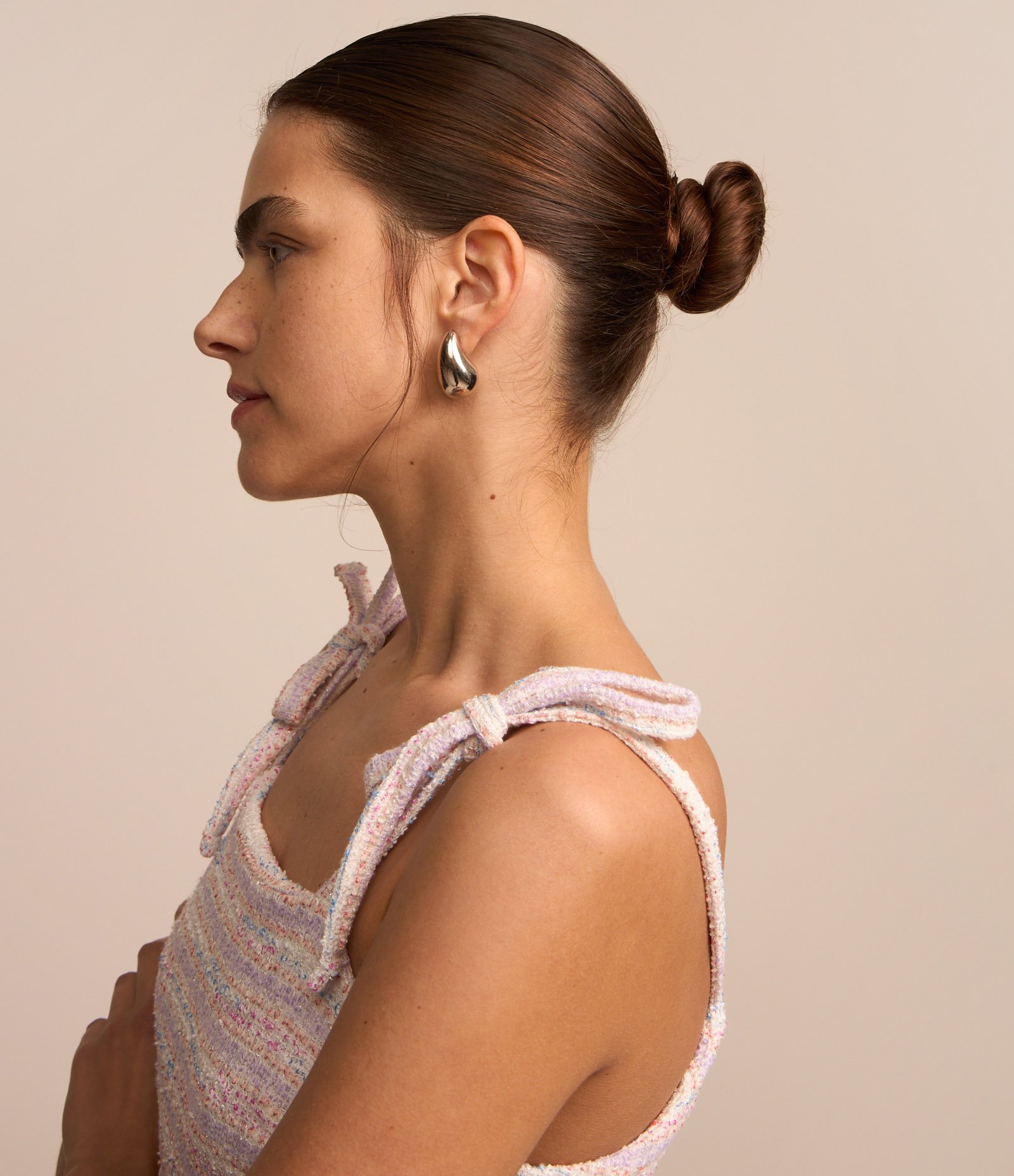 Vestido Curto em Tweed com Alça Laço e Barra Franzida Rosa 4