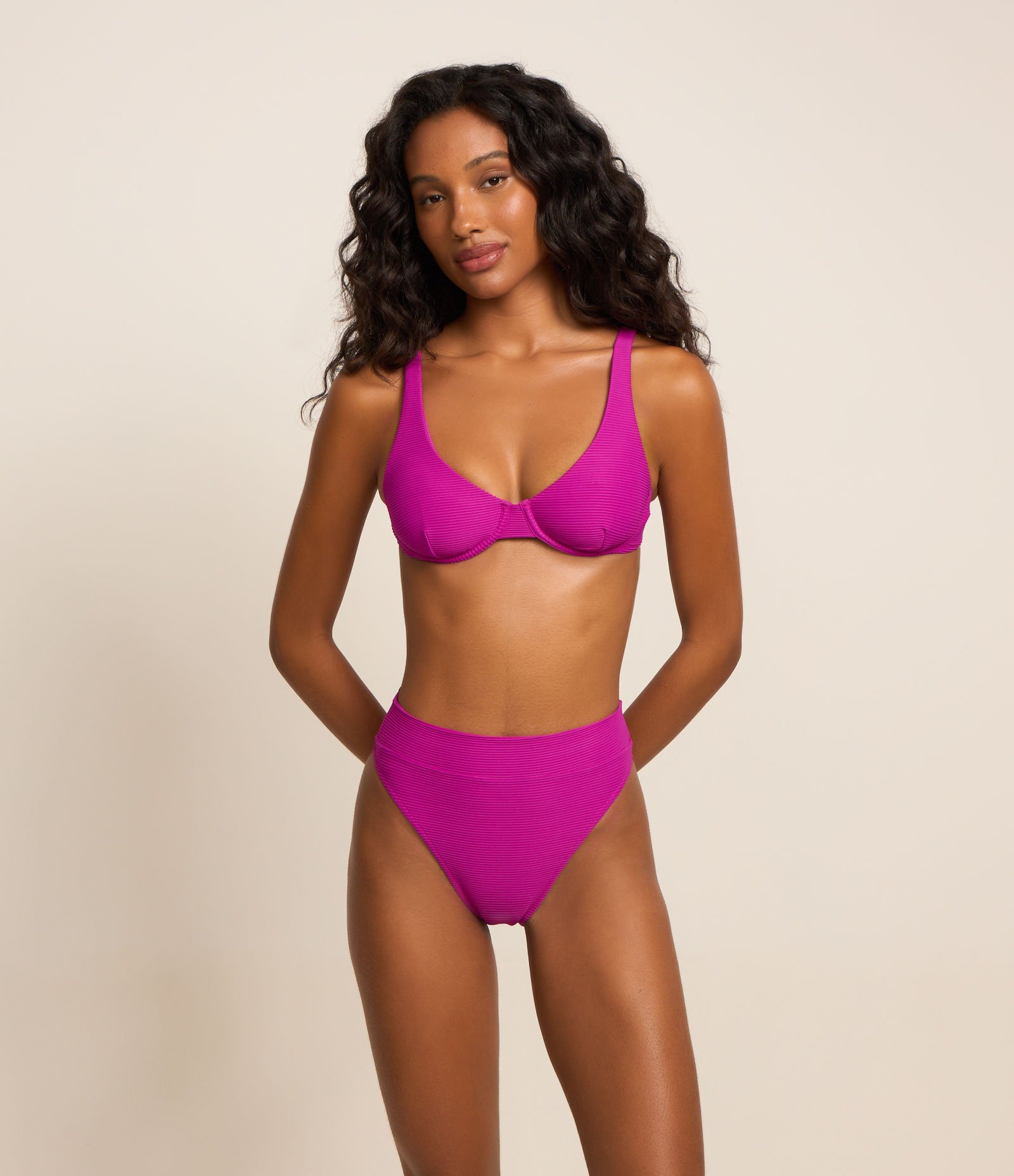 Biquíni hot Pants Asa Delta em Microfibra com Textura Canelada Roxo 1
