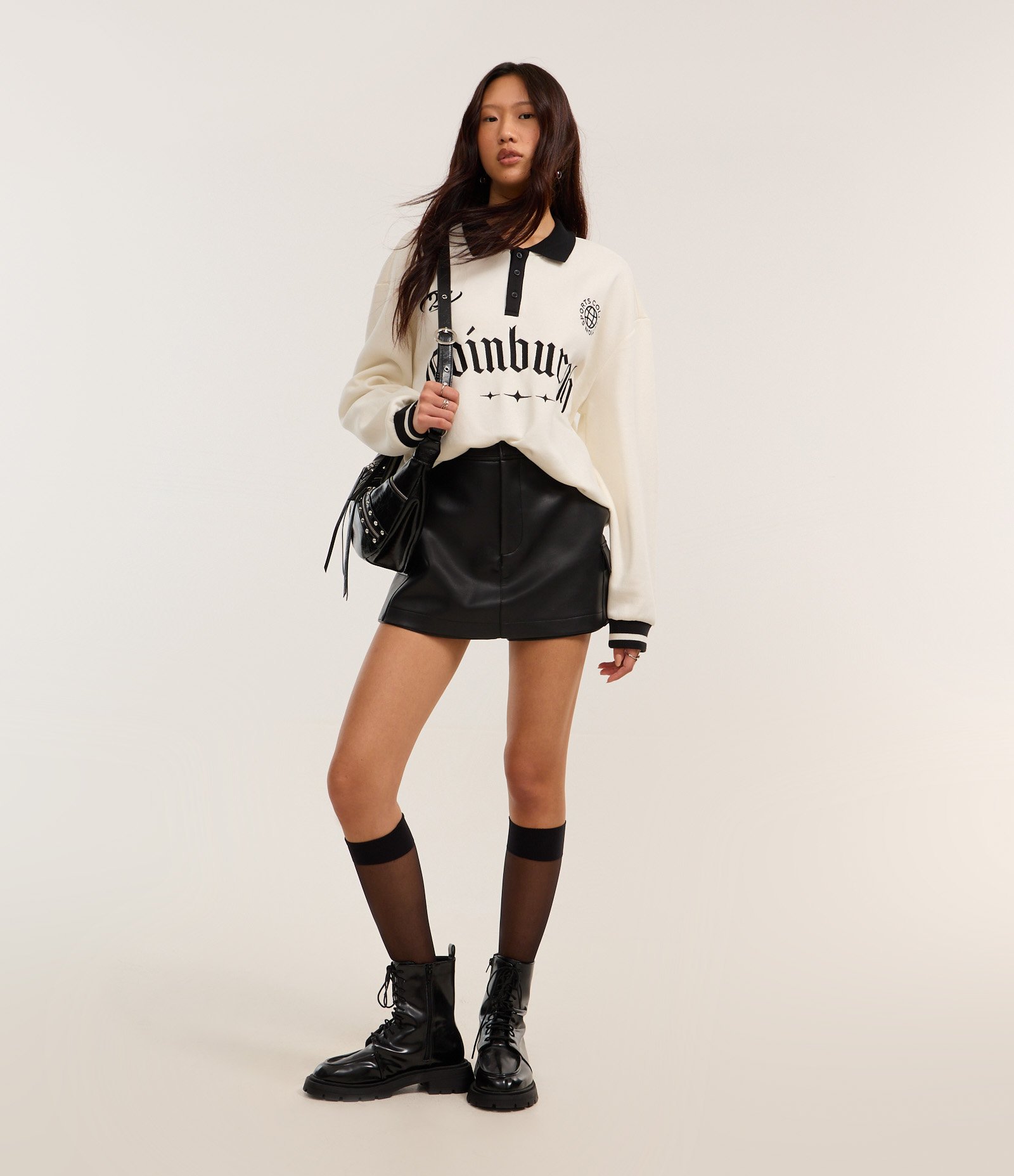 Short Saia Curto em PU com Bolso Cargo Preto 1