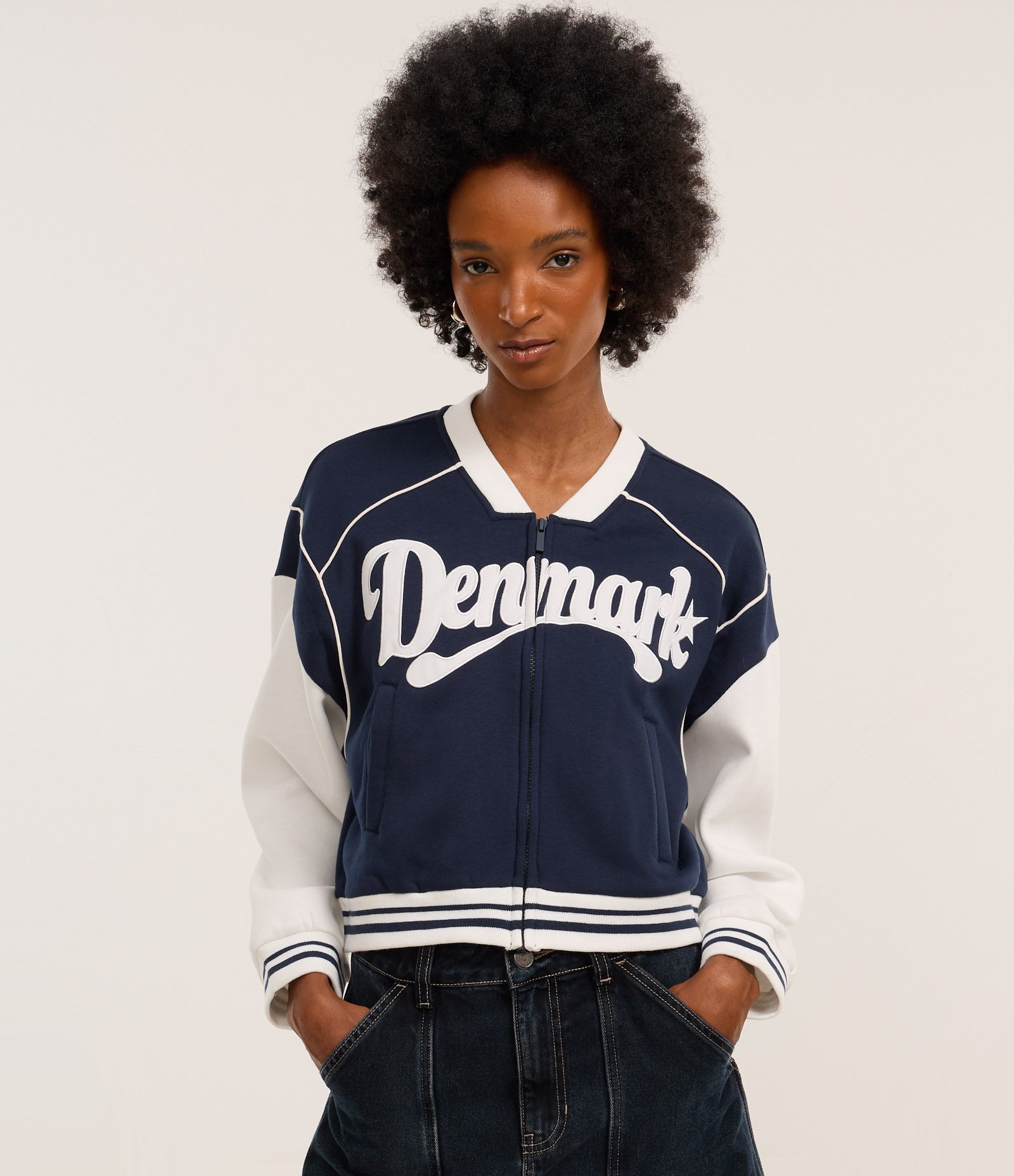 Casaco em Moletom com Forro Fleece e Lettering Denmark Azul Marinho