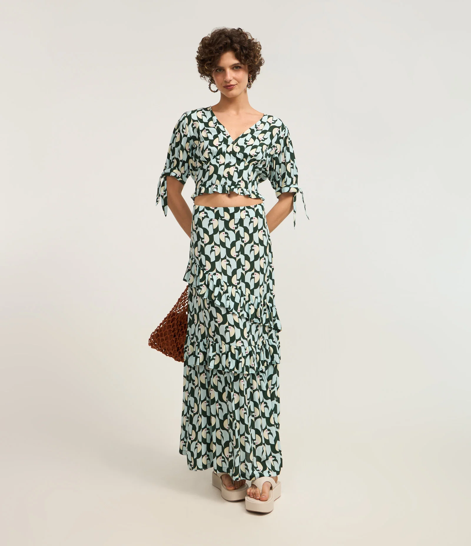 Saia new Midi Crepe com Babados e Estampa Tucanos Preto 1