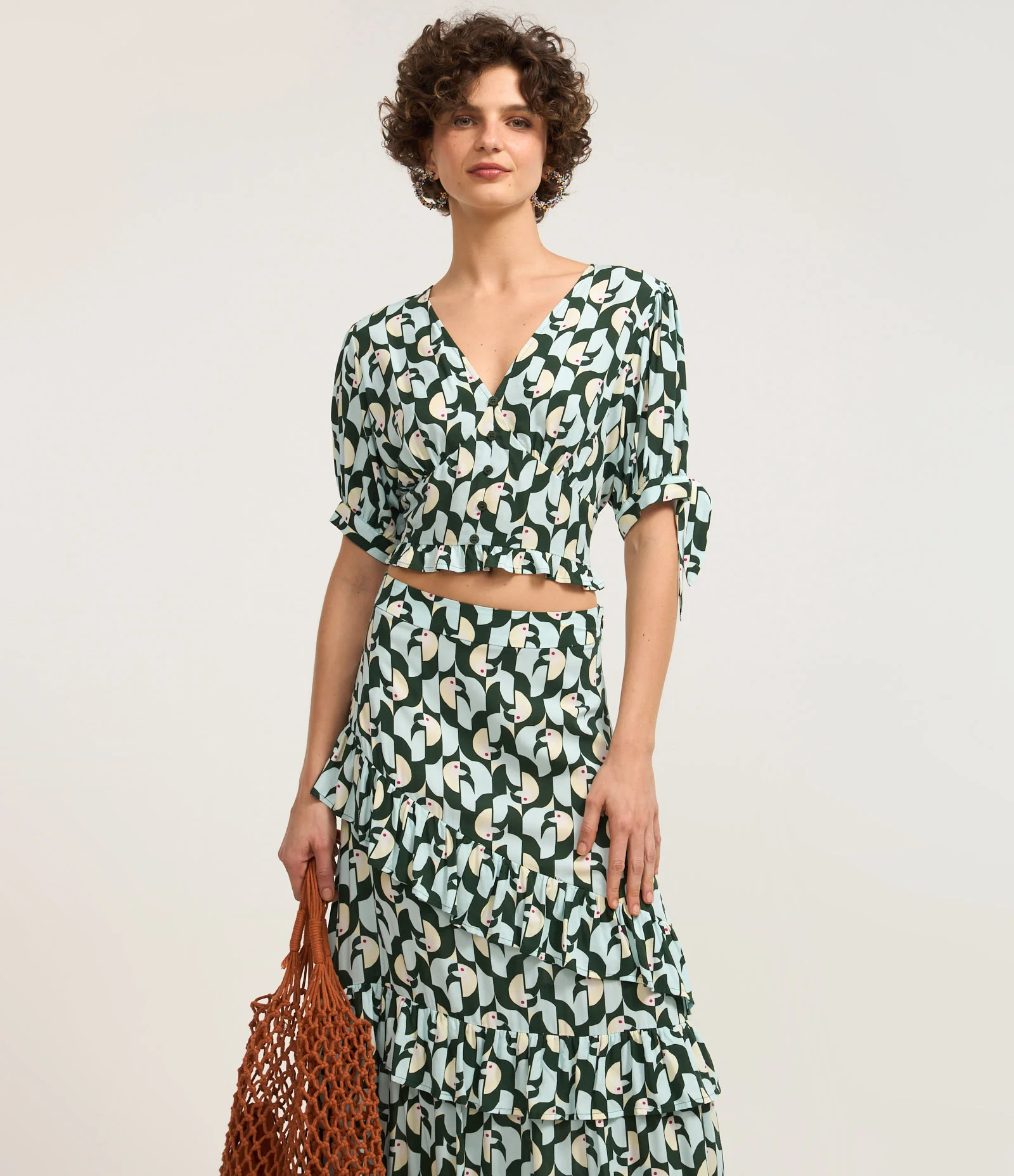 Saia new Midi Crepe com Babados e Estampa Tucanos Preto 2