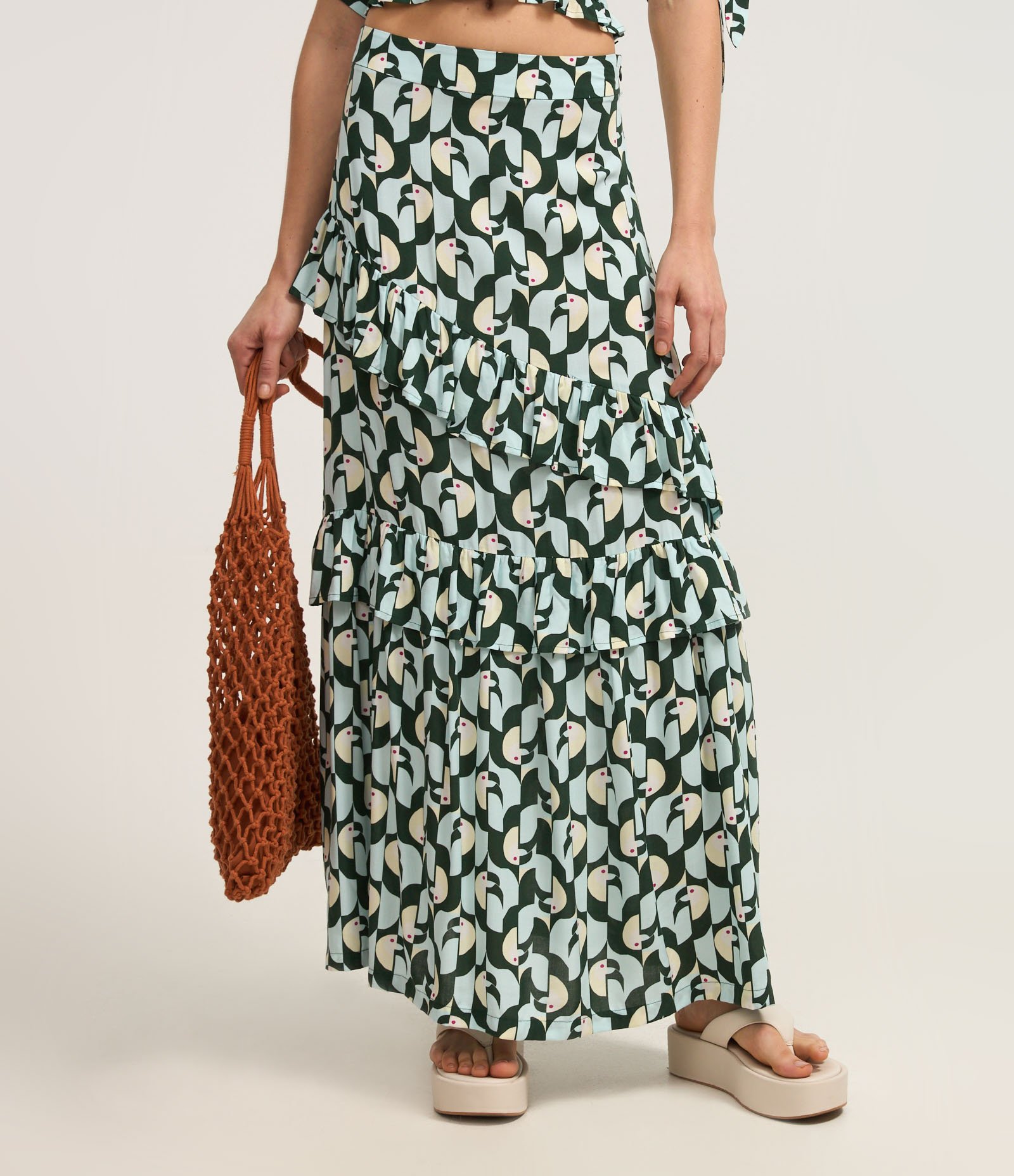 Saia new Midi Crepe com Babados e Estampa Tucanos Preto 3