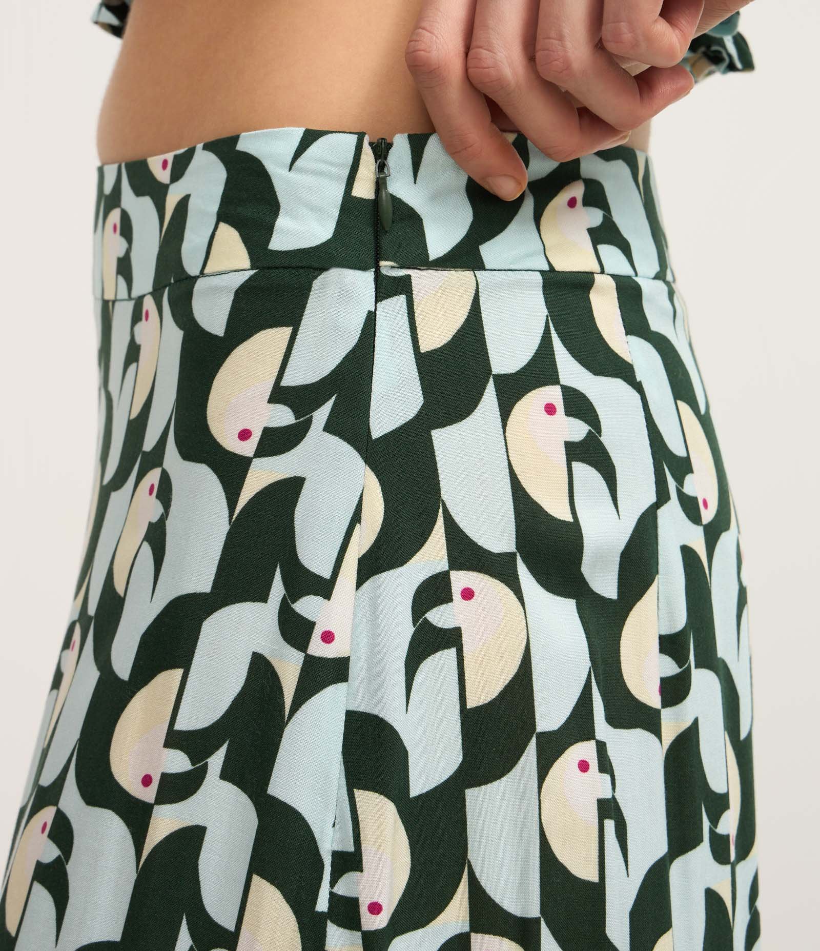 Saia new Midi Crepe com Babados e Estampa Tucanos Preto 4