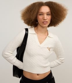 Blusa em Tricô com Textura Trançada e Gola Polo