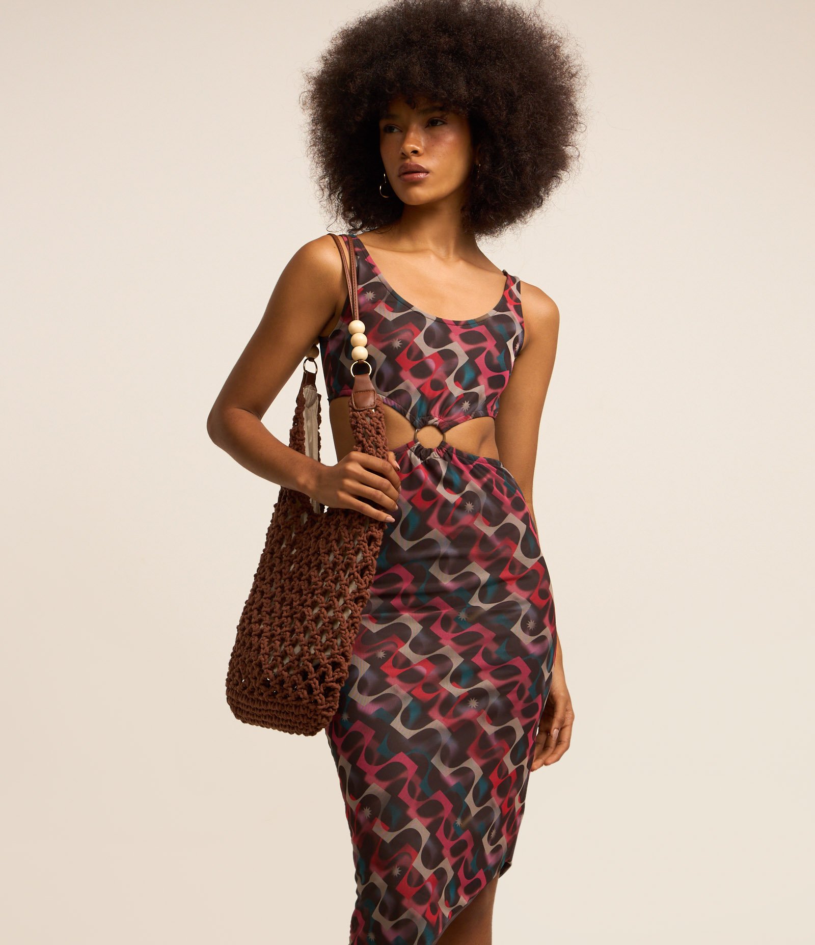 Vestido Curto em Tule com Recorte e Estampa Abstrata Preto 2