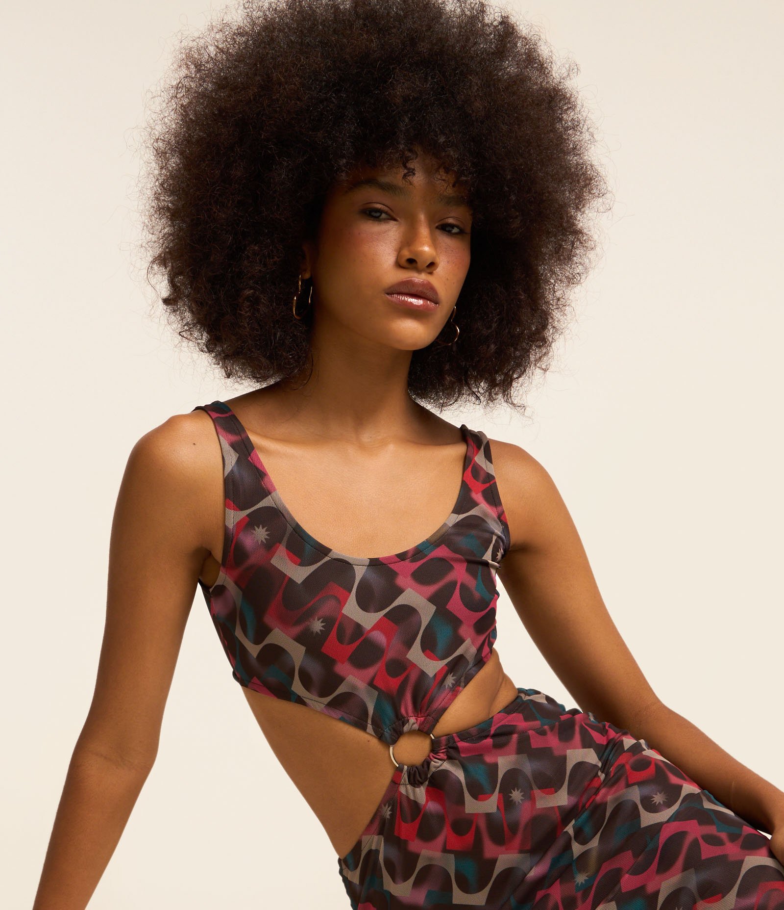 Vestido Curto em Tule com Recorte e Estampa Abstrata Preto 3