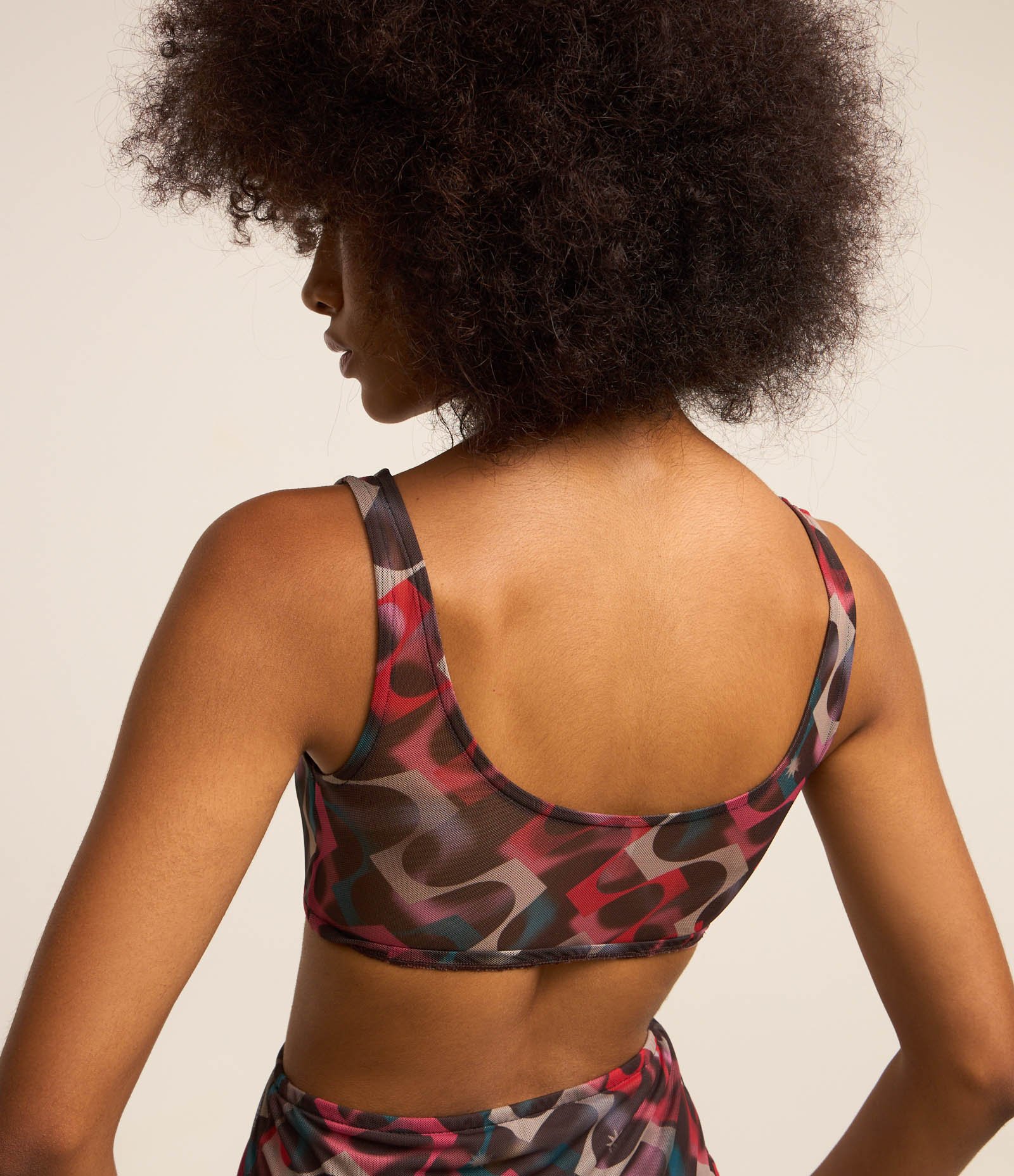 Vestido Curto em Tule com Recorte e Estampa Abstrata Preto 4