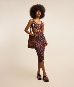 Vestido Curto em Tule com Recorte e Estampa Abstrata