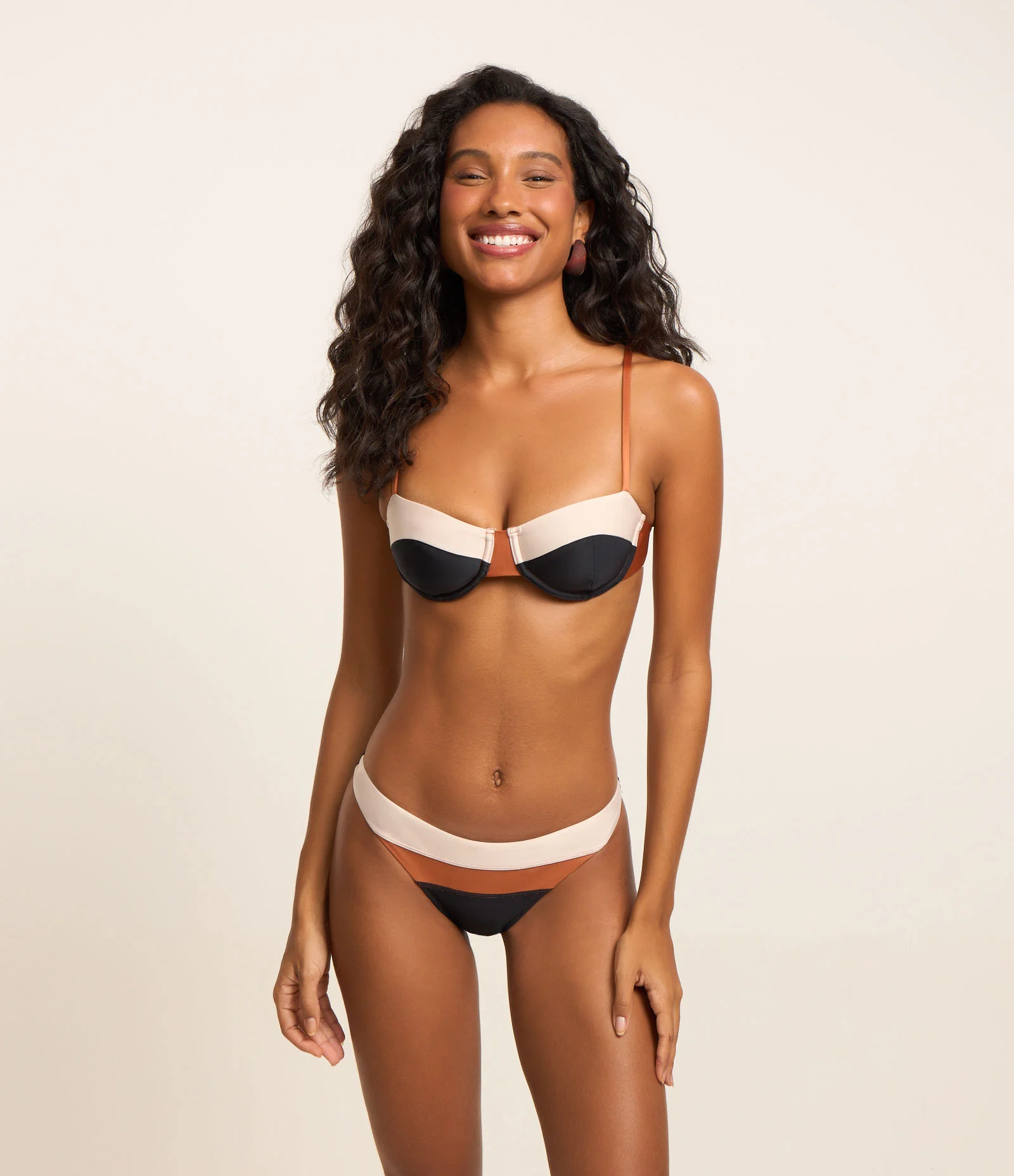 Biquíni Calcinha Básica com Blocos de Cor Preto/Off White/Marrom 2
