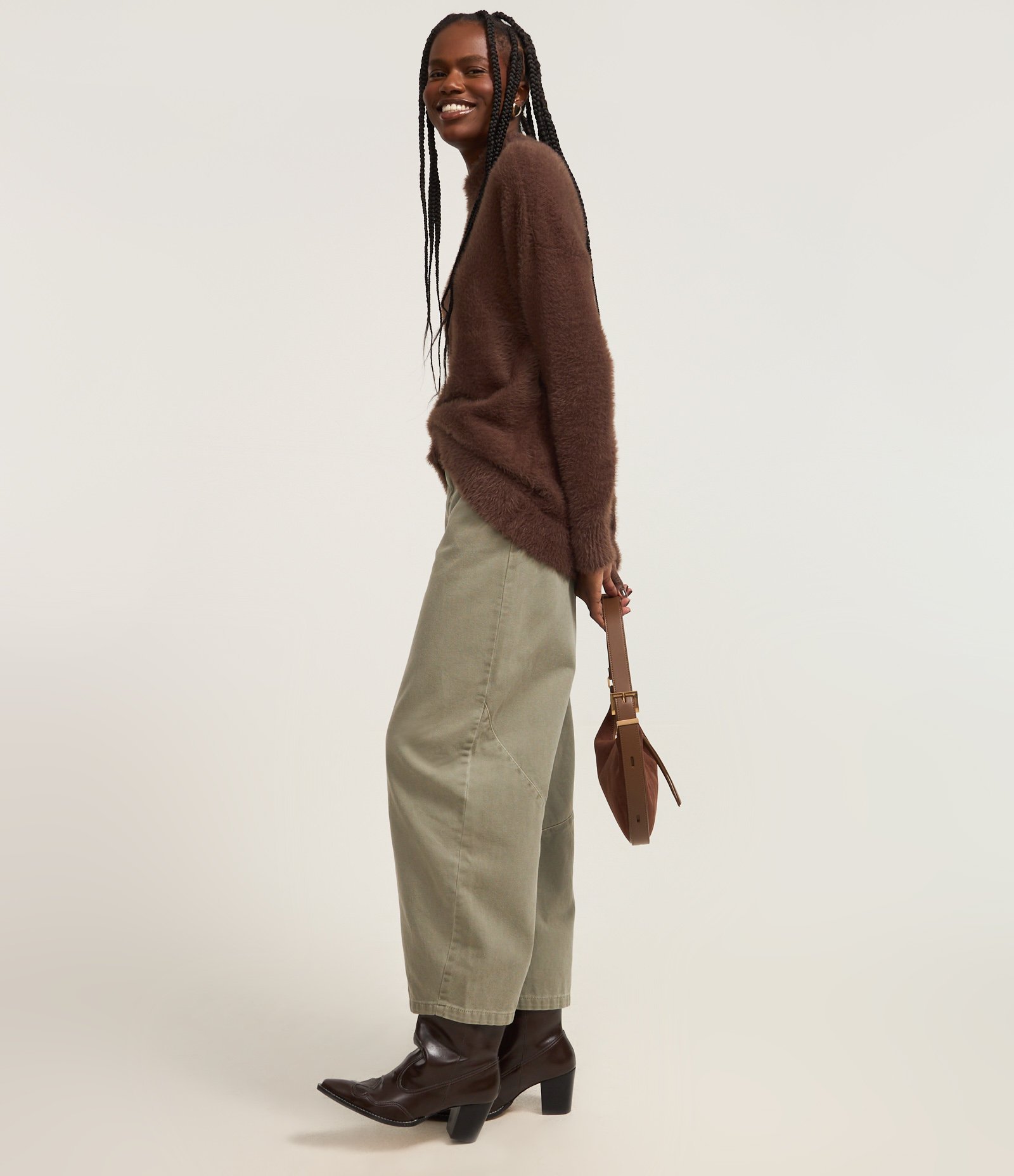 Suéter Slim Alongado em Tricô com Pelinhos Marrom 2