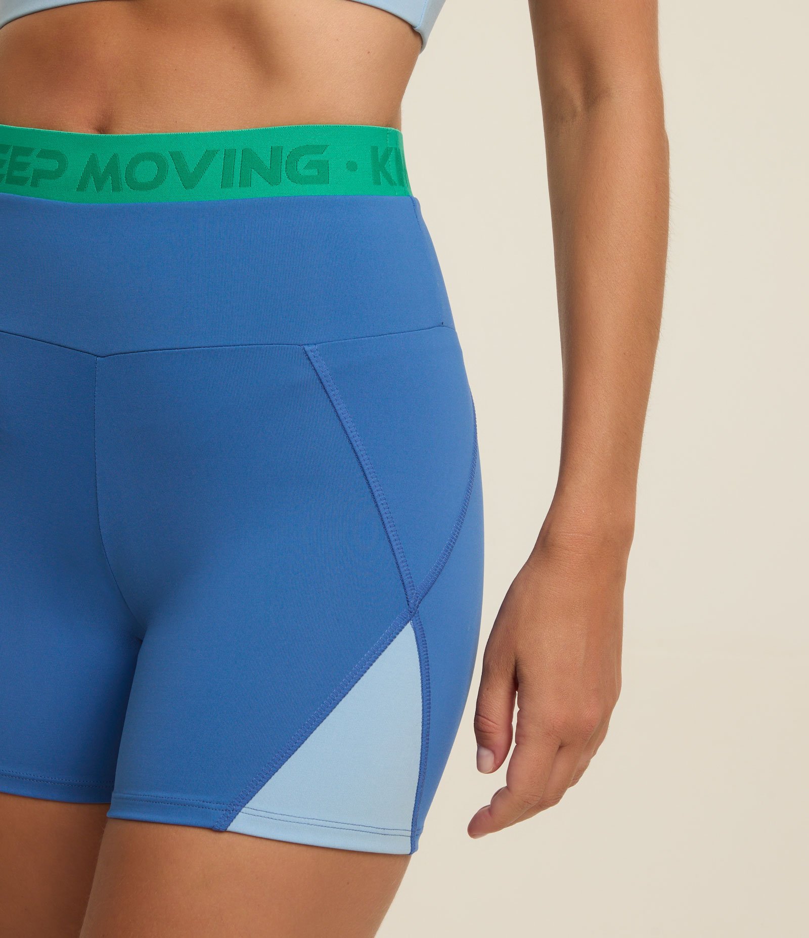 Bermuda Ciclista em Microfibra com Friso Azul/Verde 4