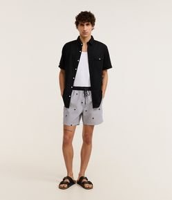 Bermuda em Anaruga com Cós Elástico Listras e Bordado de Coqueiro