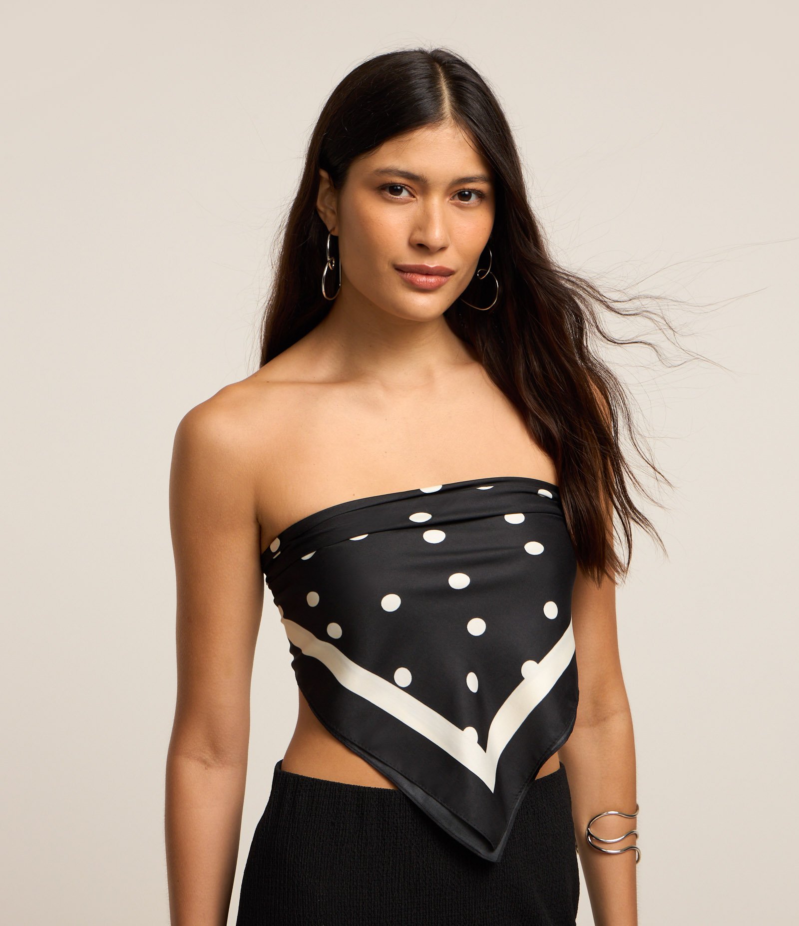 Lenço Acetinado com Estampa Poá Preto/Branco 3