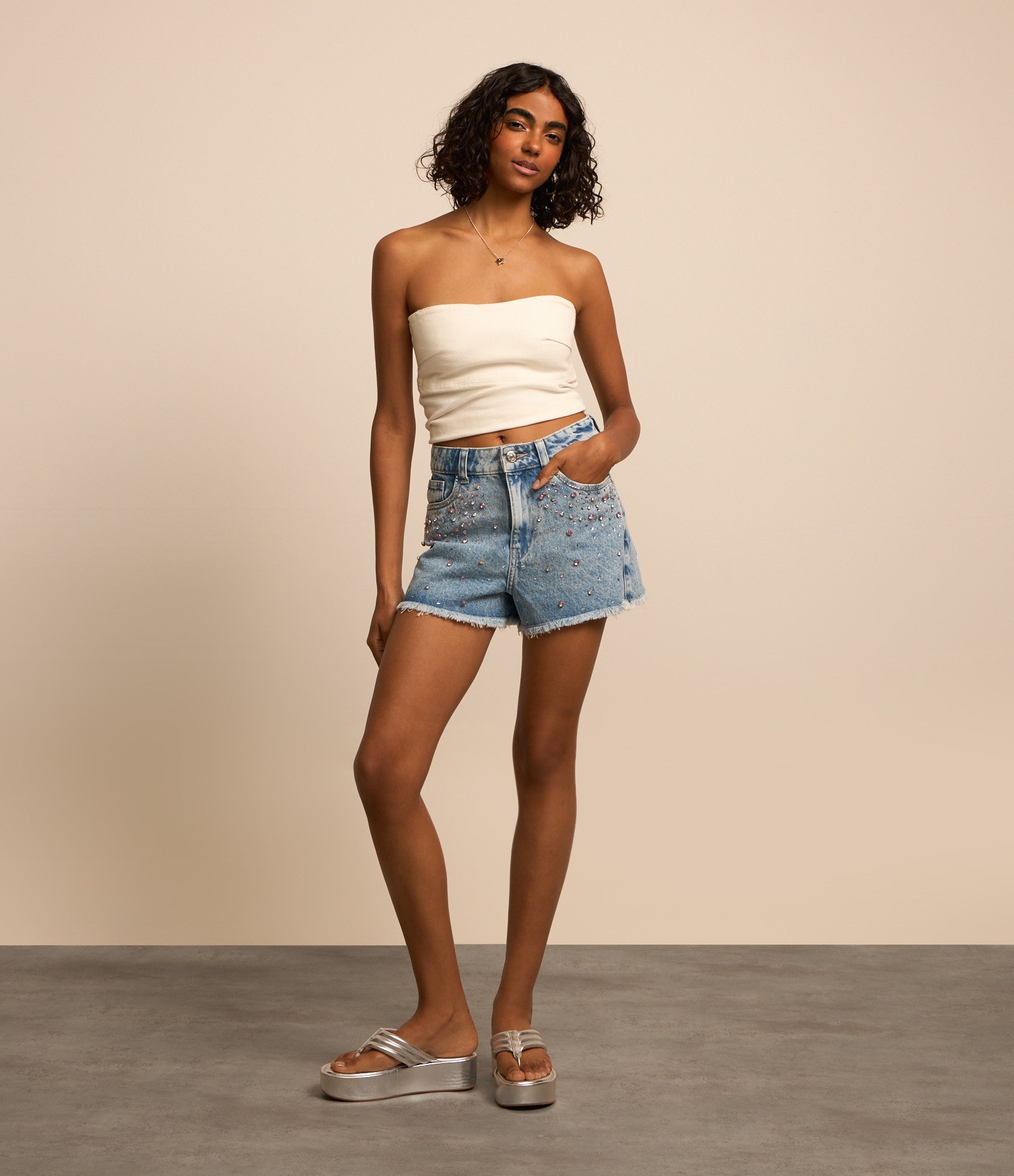 Short Slim Cintura Alta em Jeans com Pedrinhas Aplicadas Azul 1