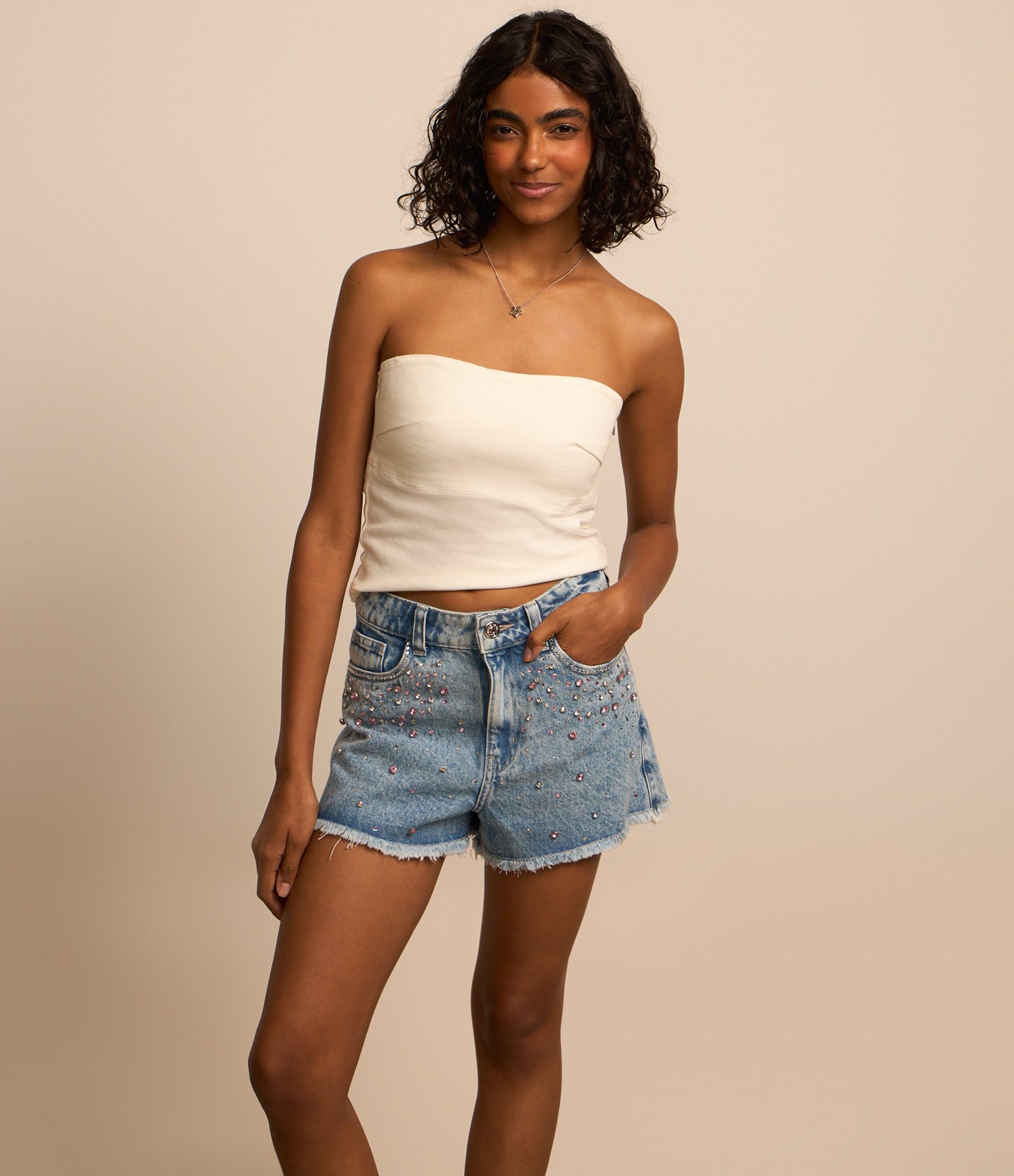 Short Slim Cintura Alta em Jeans com Pedrinhas Aplicadas Azul 2